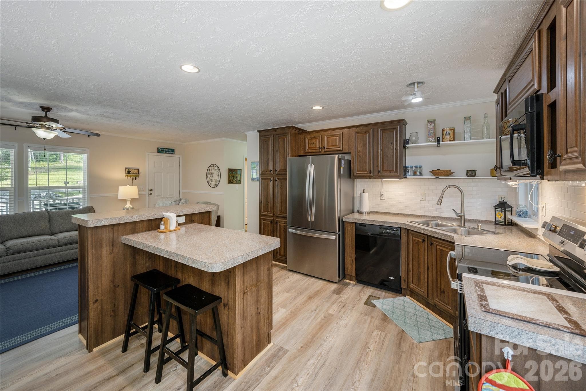 Single Family Residence at Hendersonville, photo 6 of 27