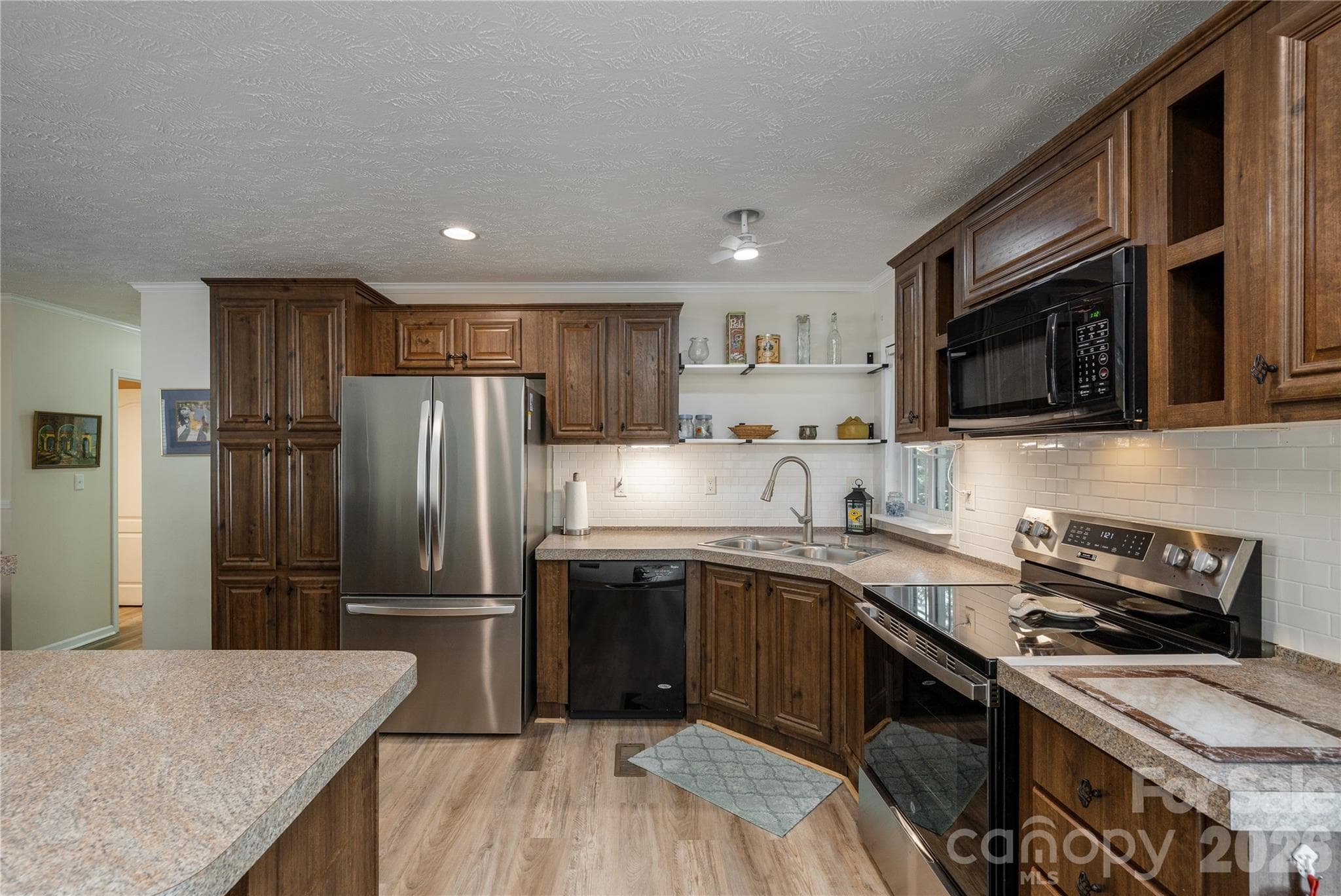 Single Family Residence at Hendersonville, photo 7 of 27