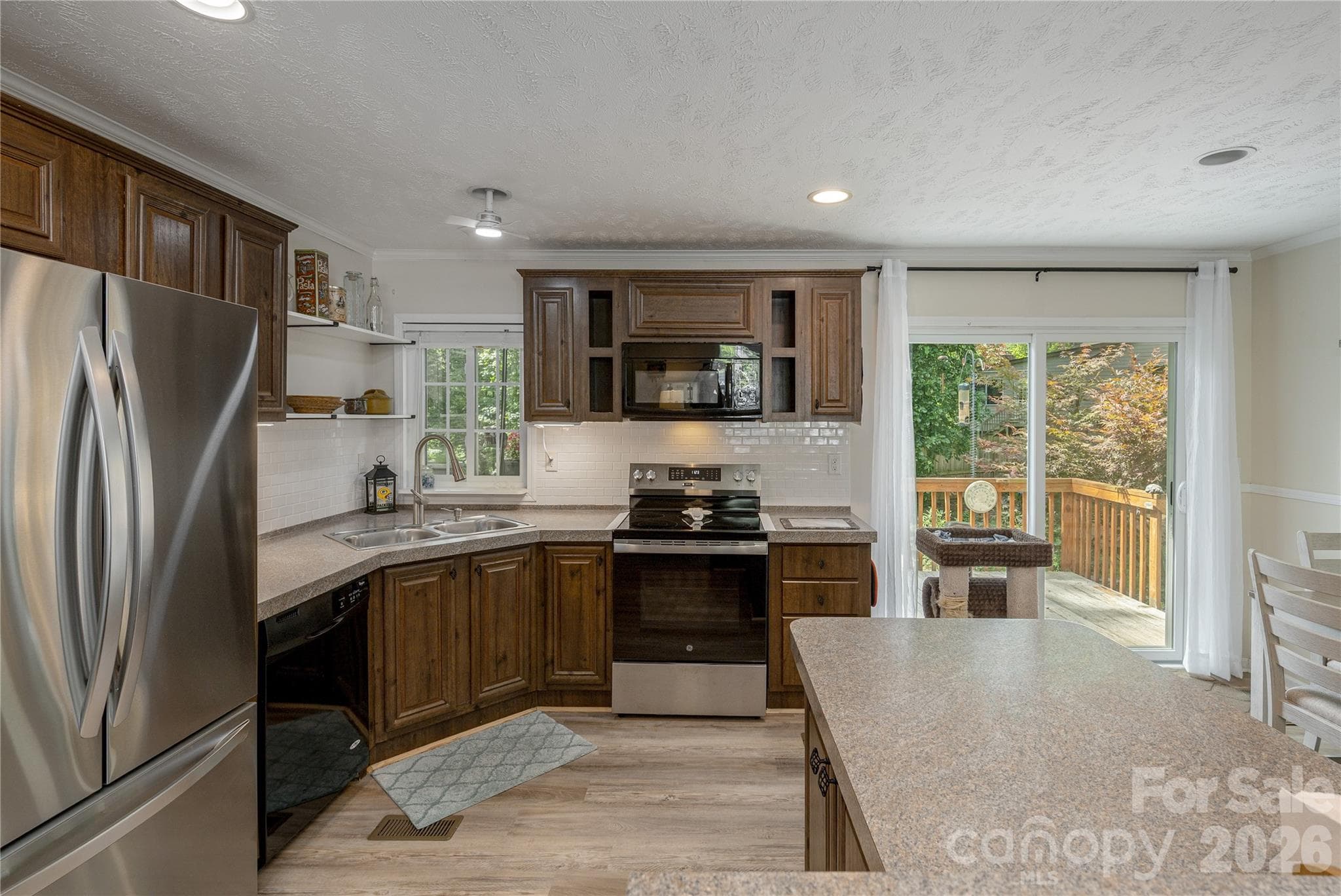 Single Family Residence at Hendersonville, photo 8 of 27