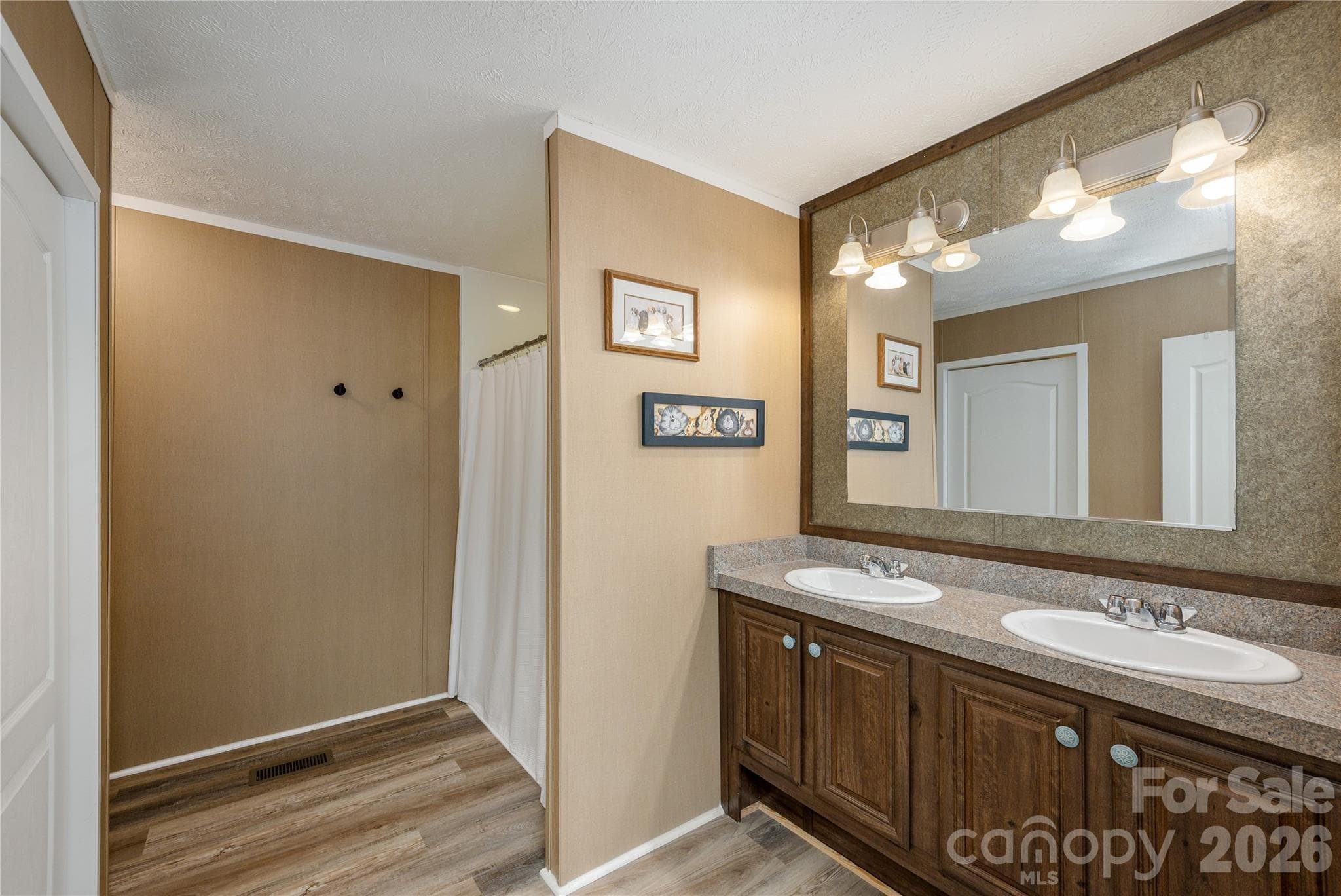 Single Family Residence at Hendersonville, photo 10 of 27
