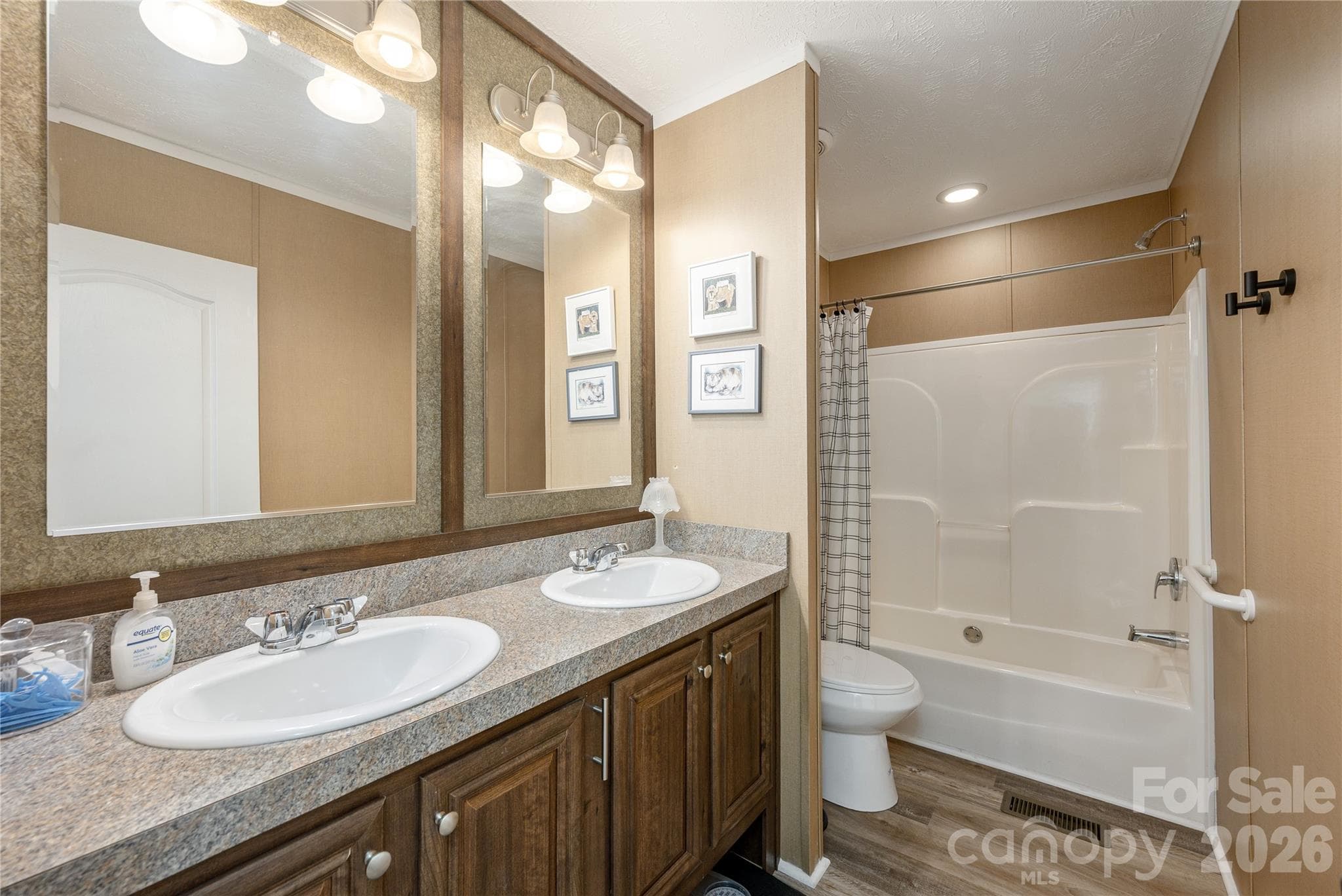 Single Family Residence at Hendersonville, photo 12 of 27