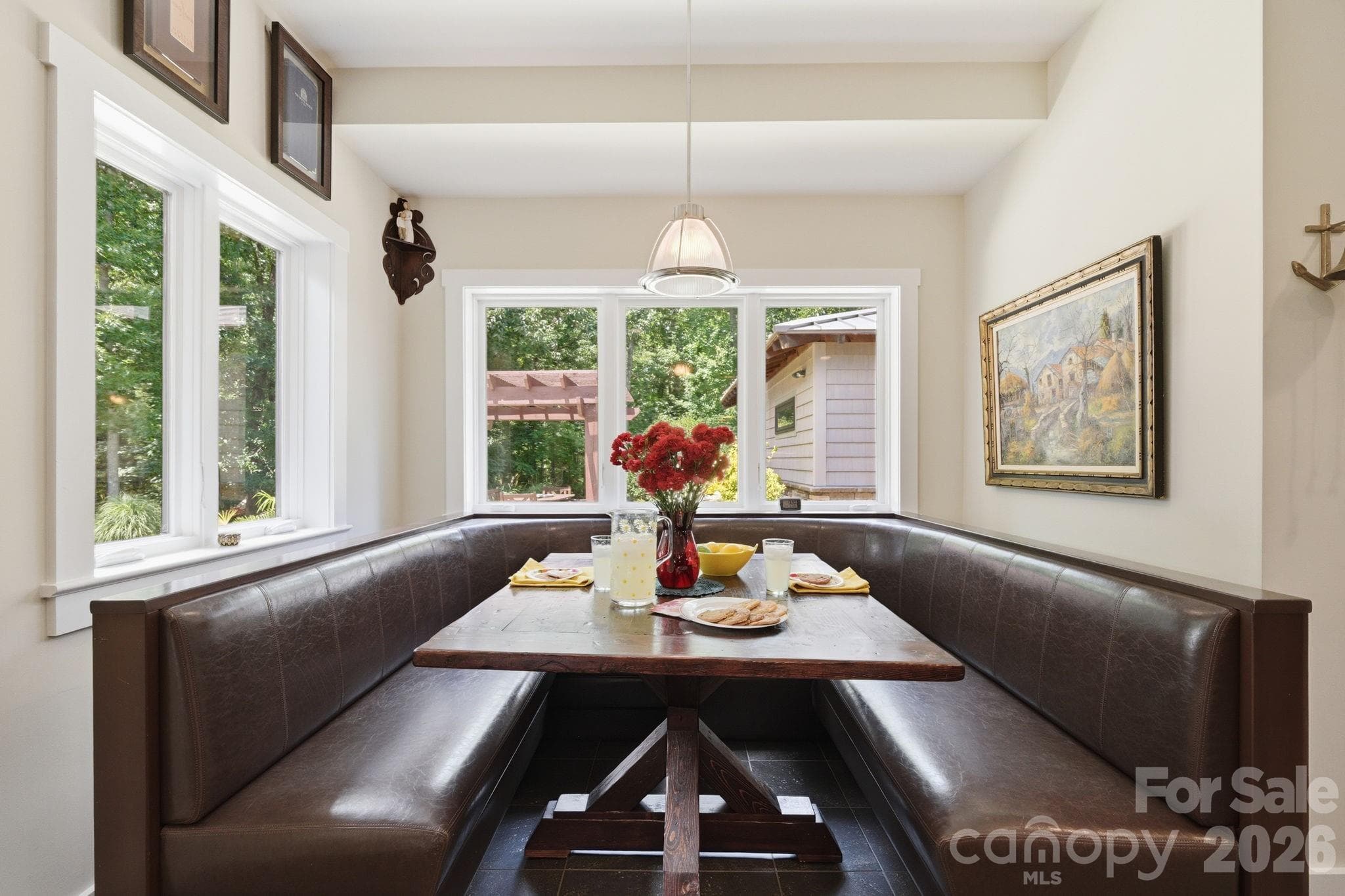 Breakfast alcove off of kitchen overlooks patio & pergola - Lancaster