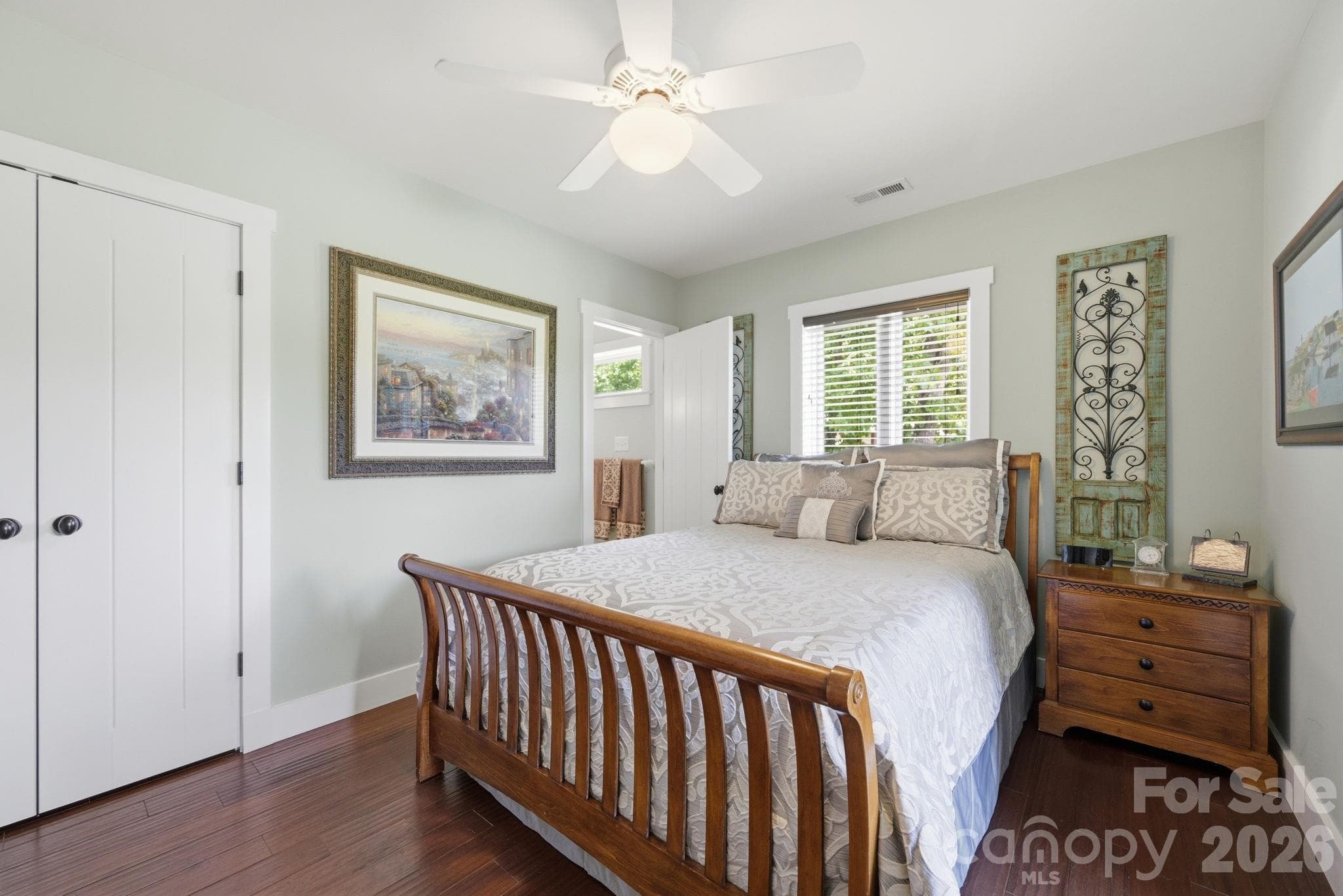 Guest bedroom suite with private bath - Lancaster
