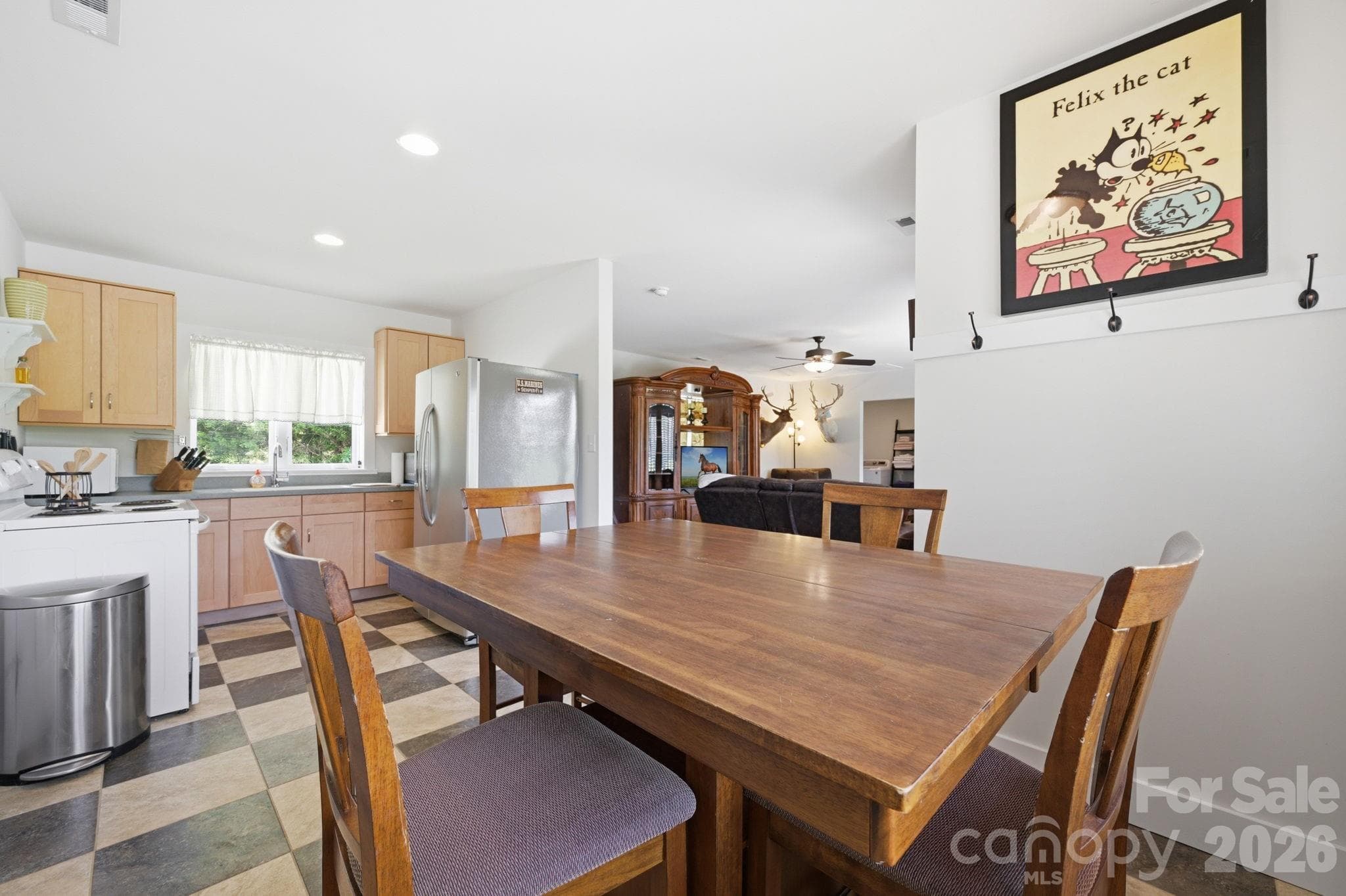 Full kitchen, living/play room overlooking pool - Lancaster