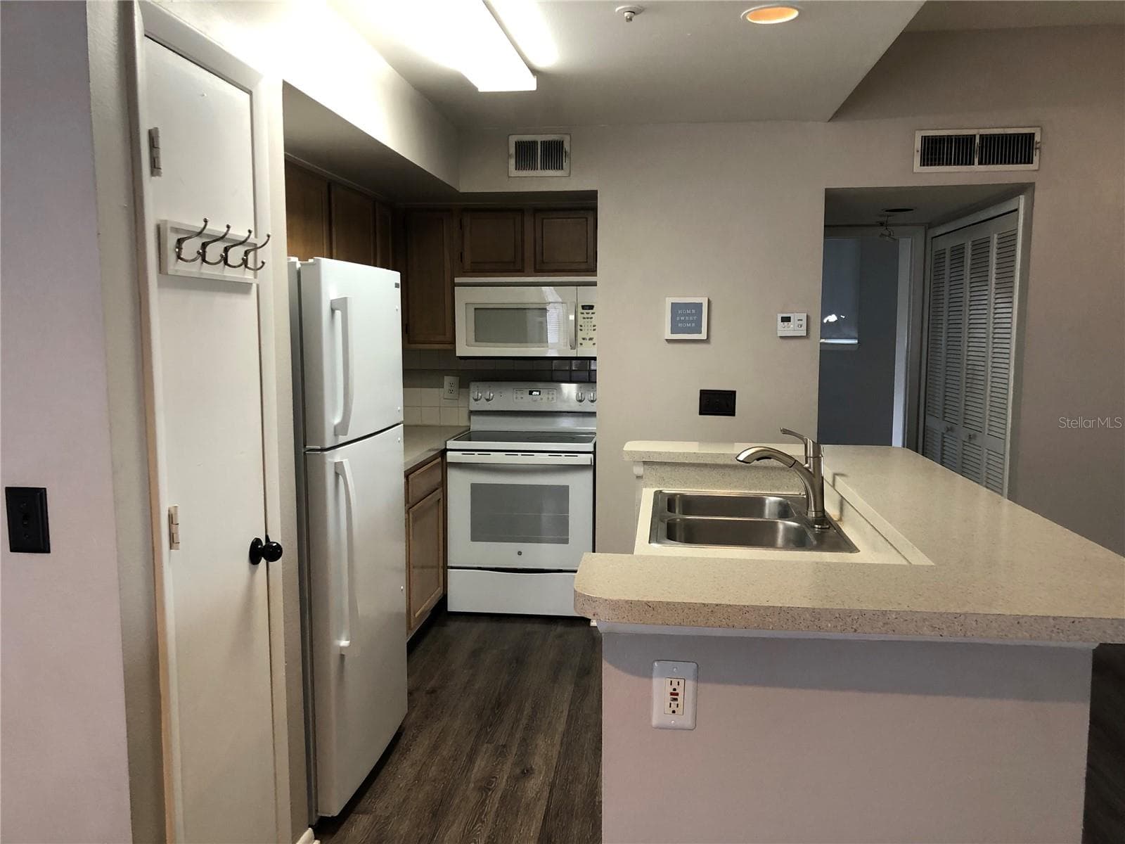 Condominium at 498 N PIN OAK PL #304, LONGWOOD, photo 4 of 16
