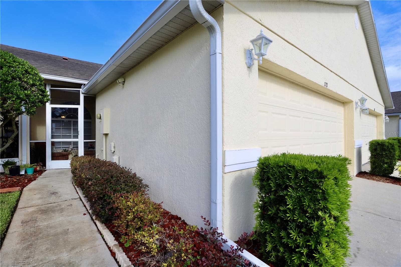 Sidewalk to Front door - 170 CLUB VILLAS LN, KISSIMMEE