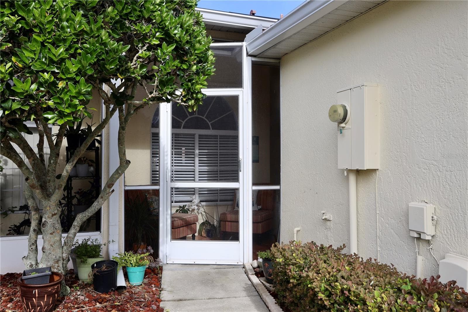 Front entrace to porch - 170 CLUB VILLAS LN, KISSIMMEE