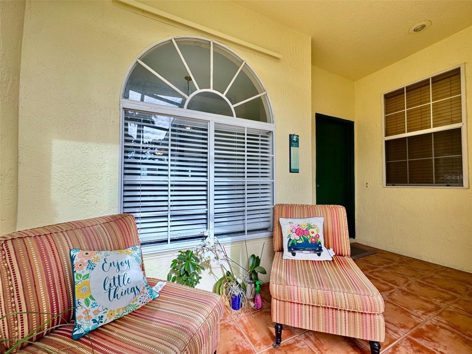 Screened front porch - 170 CLUB VILLAS LN, KISSIMMEE