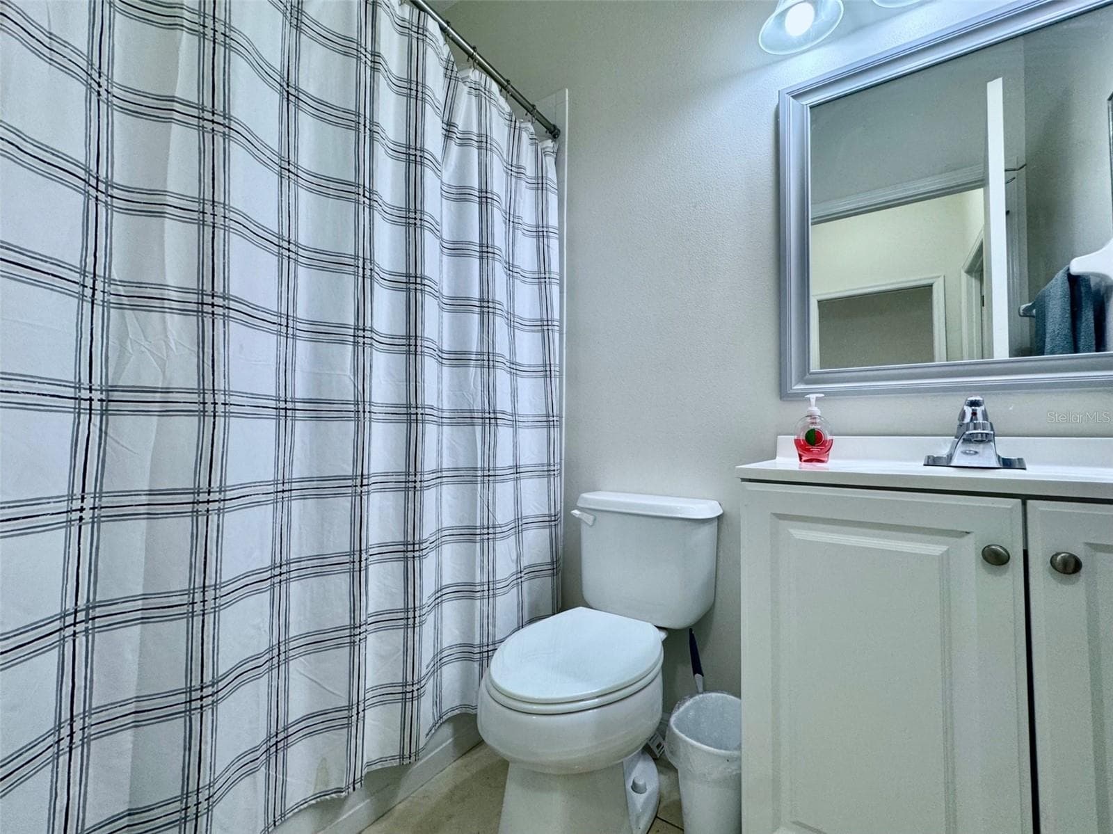 Guest Bath - 170 CLUB VILLAS LN, KISSIMMEE