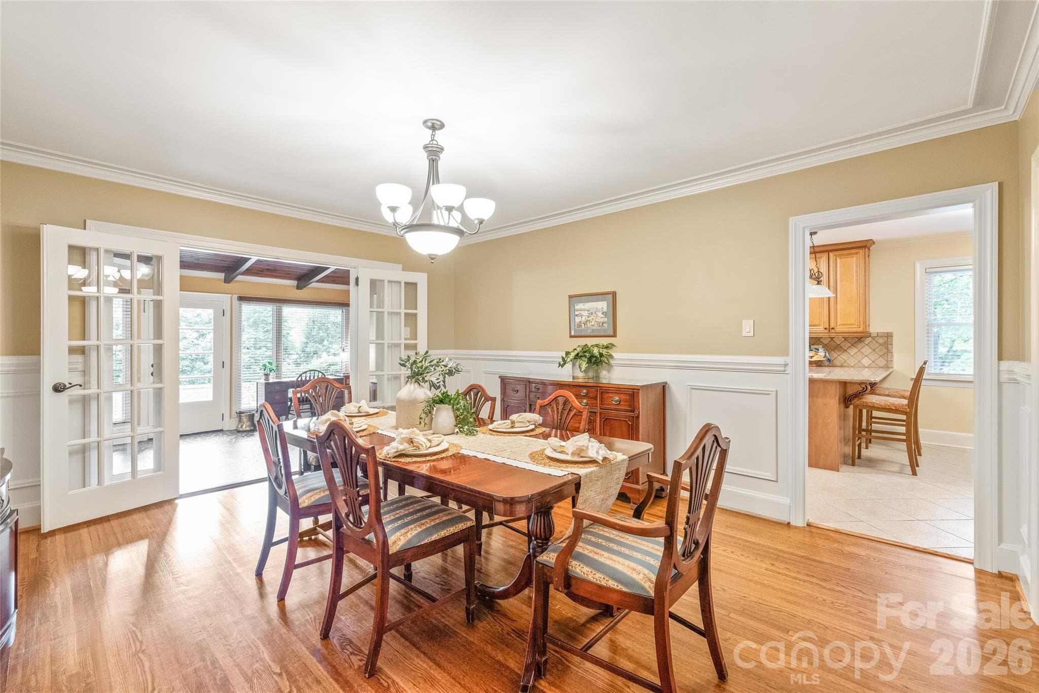 Dining Room - 600 S Central Avenue, Belmont