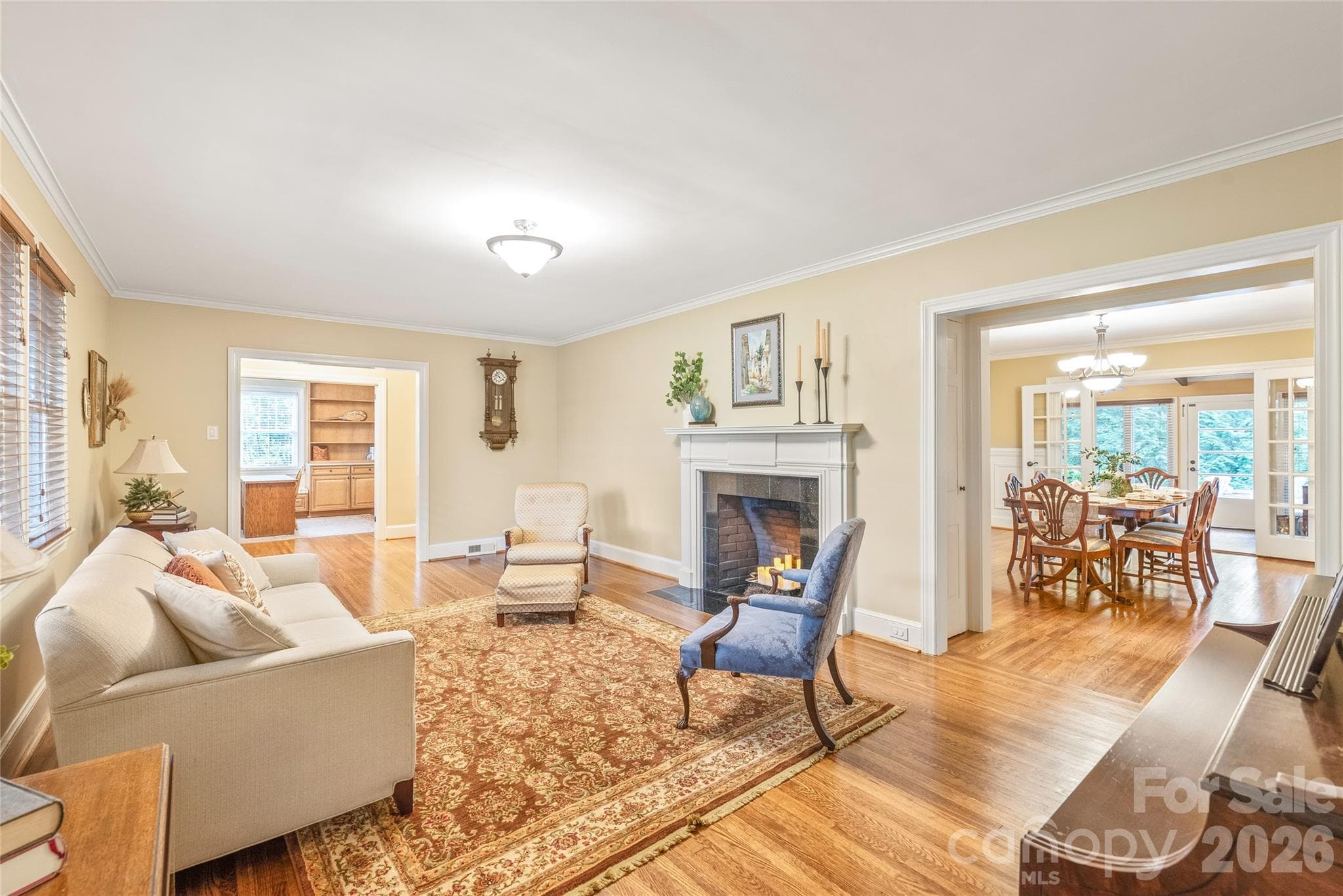 Spacious Living Room - 600 S Central Avenue, Belmont