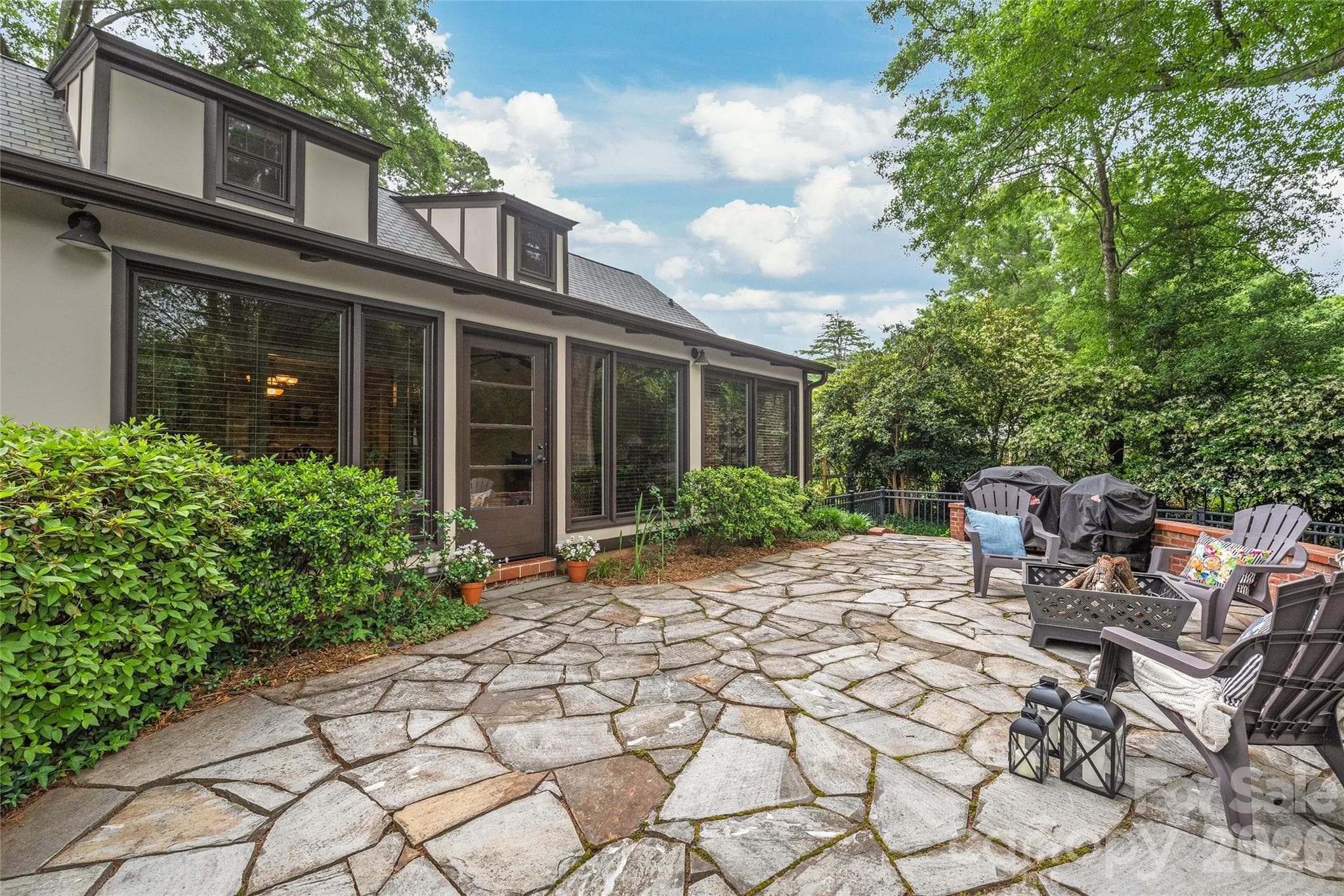 Inviting Patio - 600 S Central Avenue, Belmont