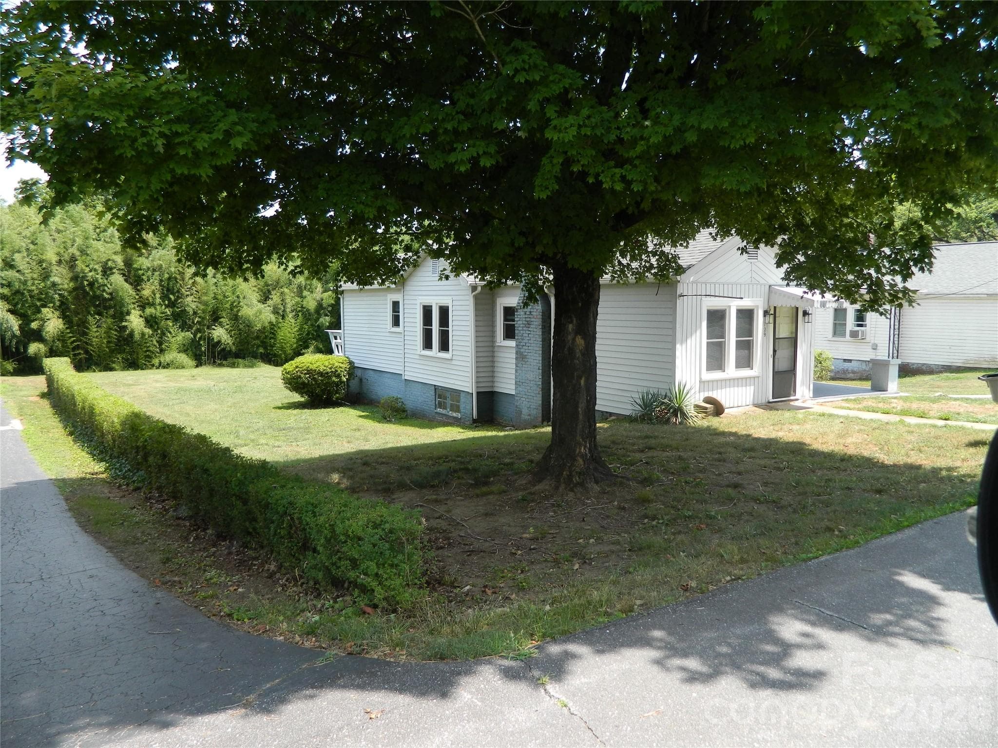 Single Family Residence at Lenoir, photo 2 of 17
