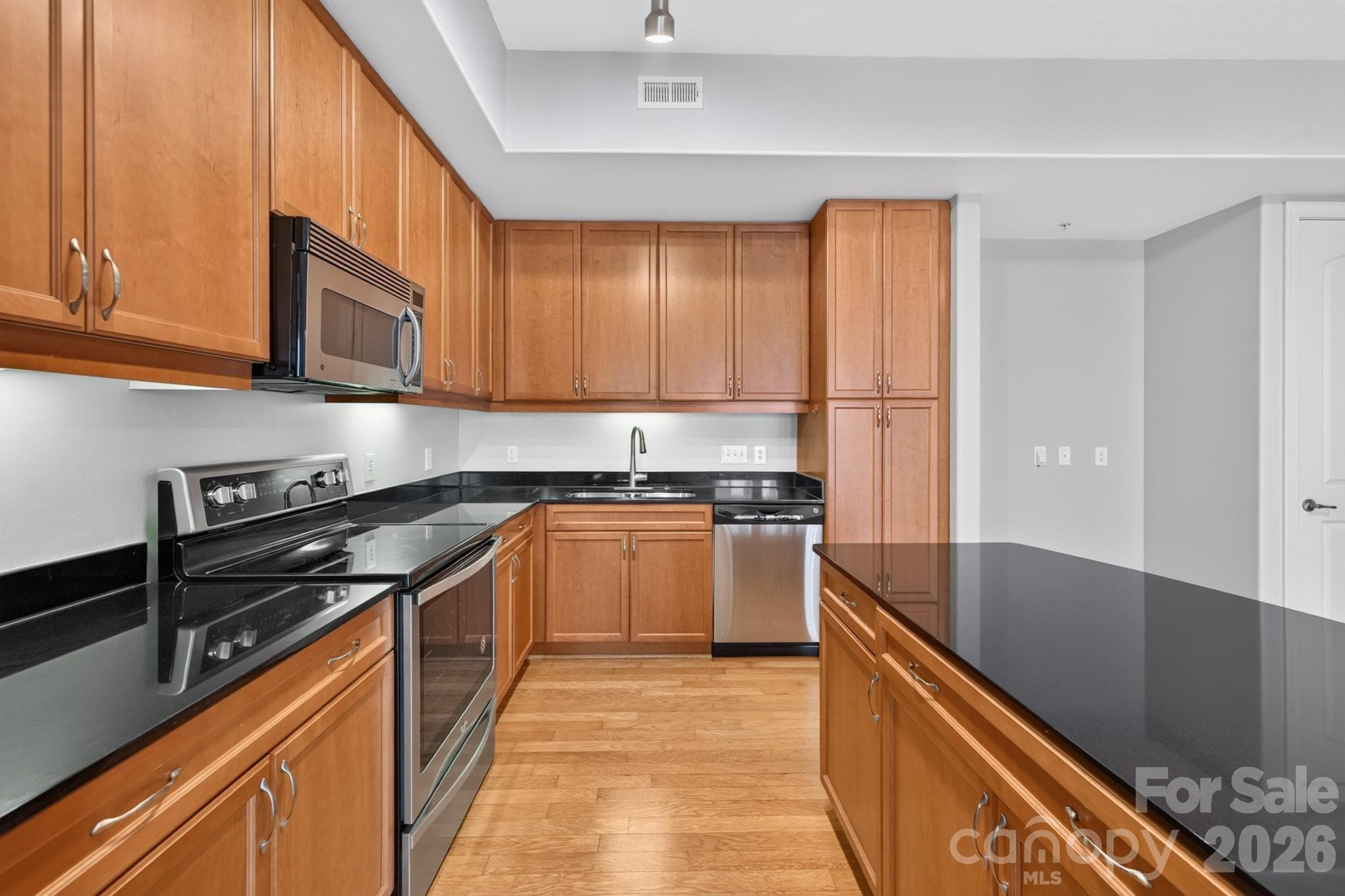 Condominium at Charlotte, photo 3 of 27