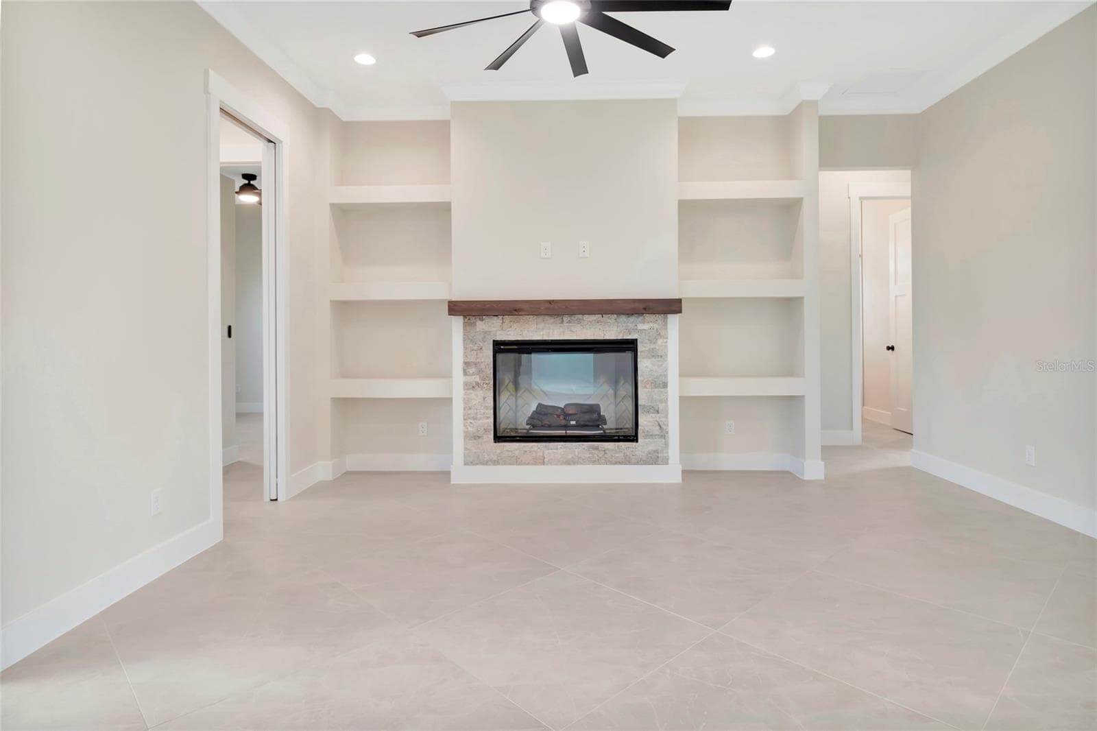 Single Family Residence at 17605 NINTH ST, MONTVERDE, photo 9 of 47