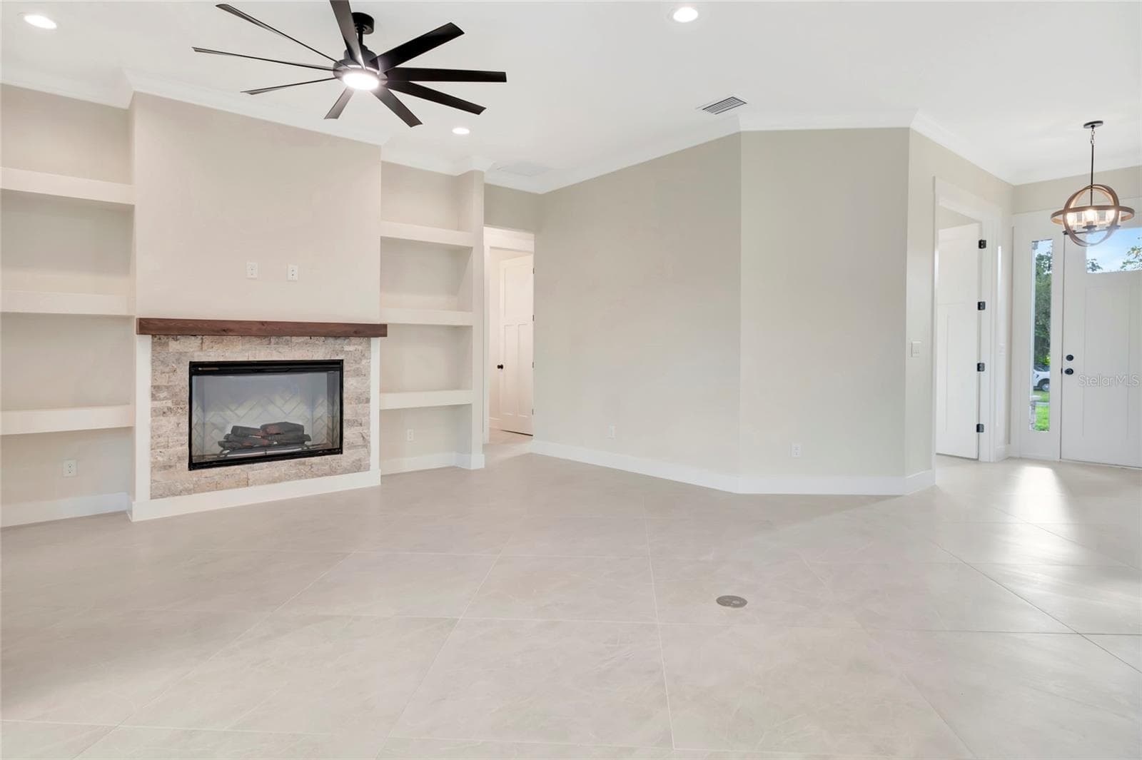 Single Family Residence at 17605 NINTH ST, MONTVERDE, photo 11 of 47