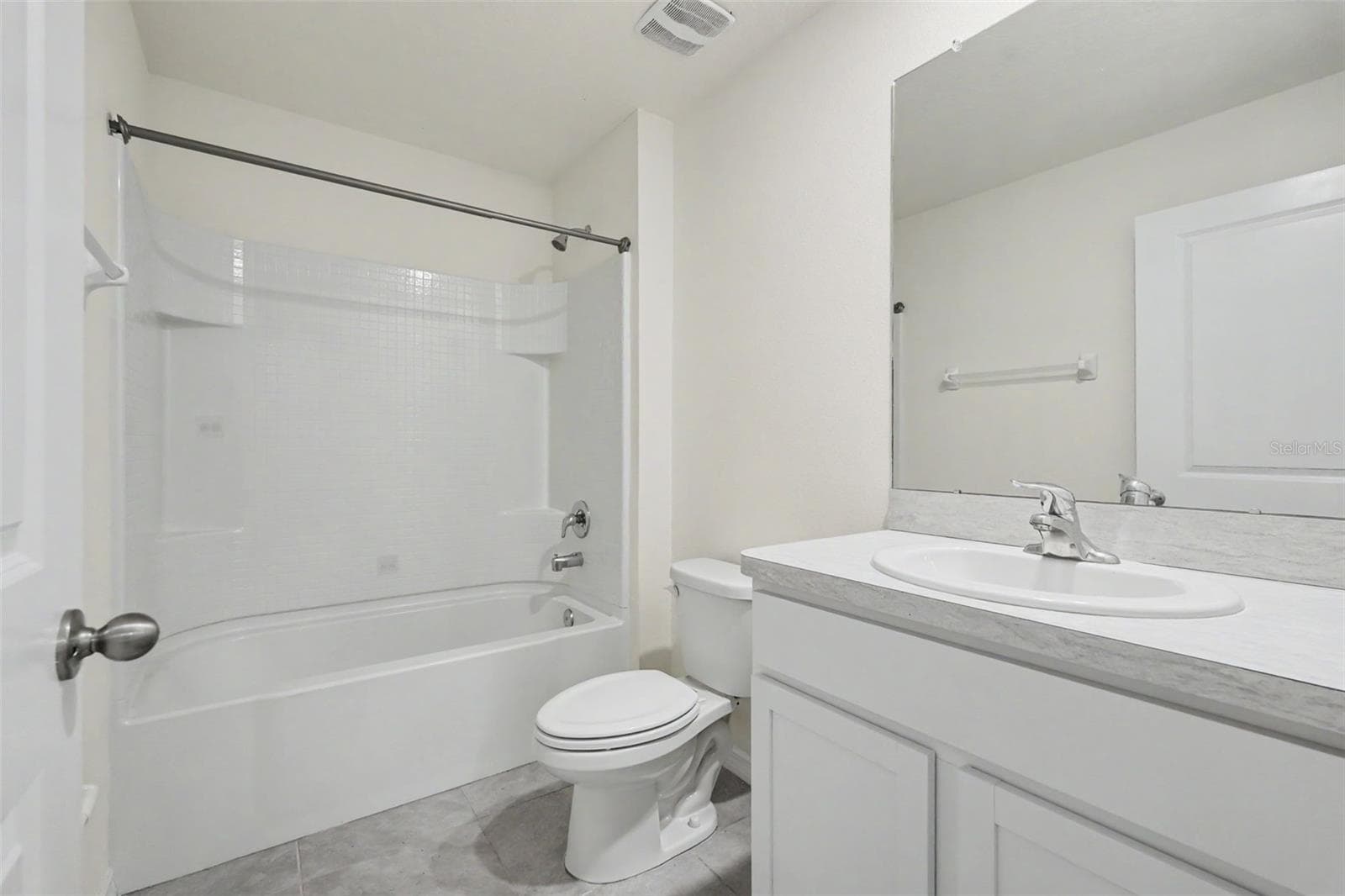 Hall bathroom - 5038 CADIZ CT, BROOKSVILLE