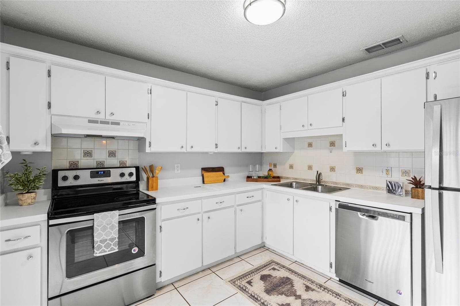 Single Family Residence at 7608 WILLOW PARK DR, TEMPLE TERRACE, photo 13 of 27