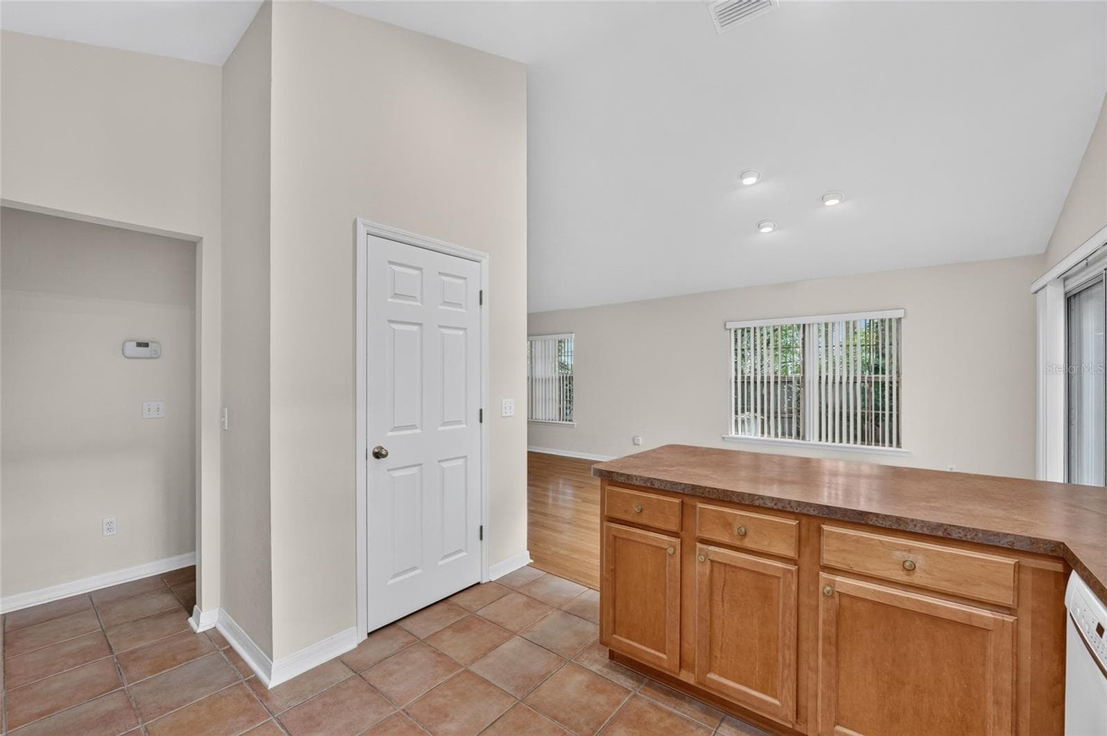 BREAKFAST BAR AREA IN KITCHEN - 9437 SW 31ST LN, GAINESVILLE