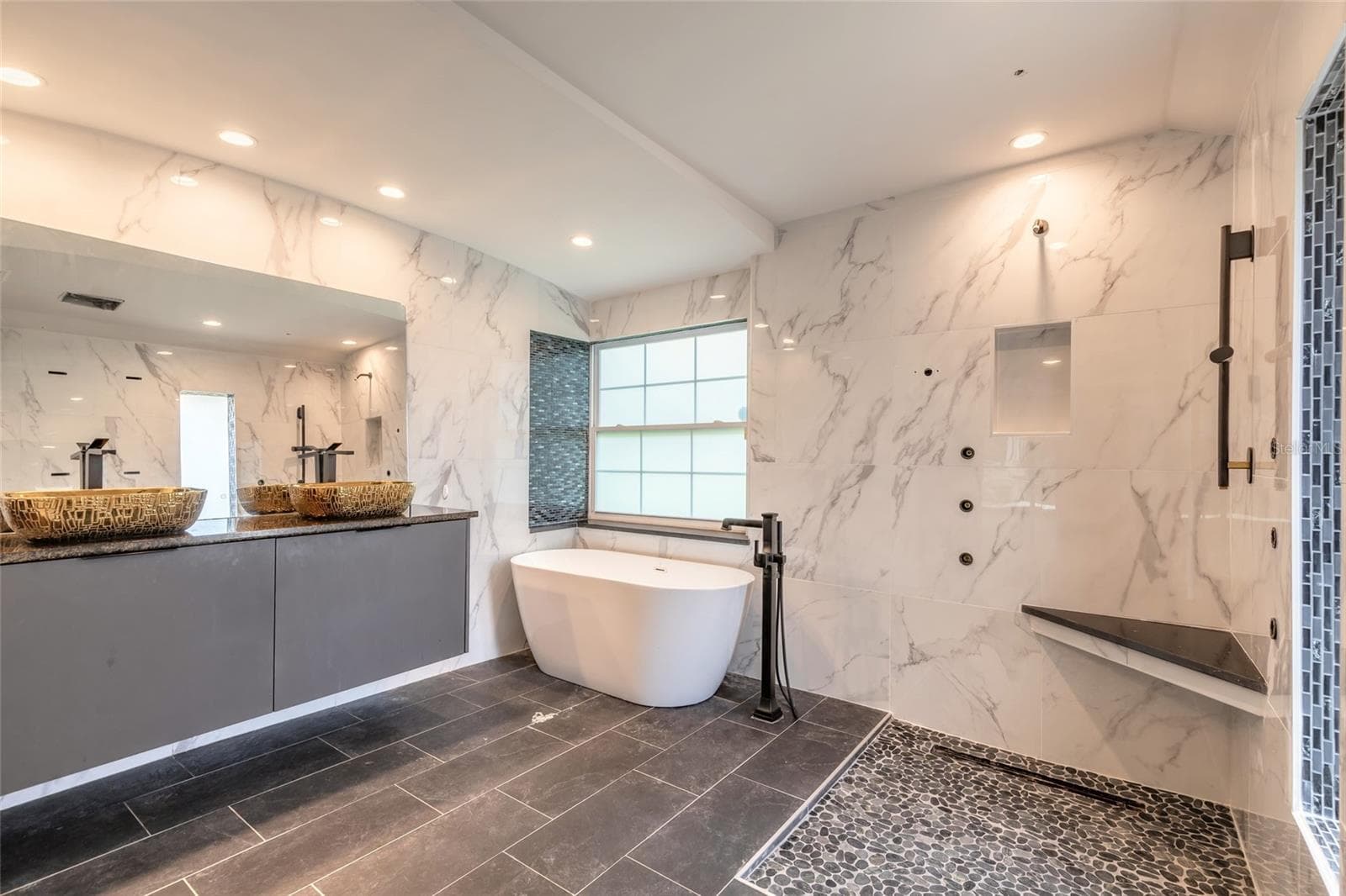 Great Room Bath - 2015 HALIFAX DR, PORT ORANGE