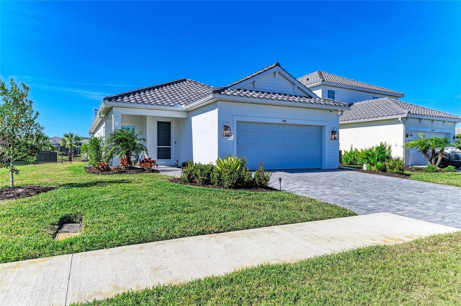 Single Family Residence at 9920 CRYSTAL ISLE CIR, SARASOTA, photo 6 of 92