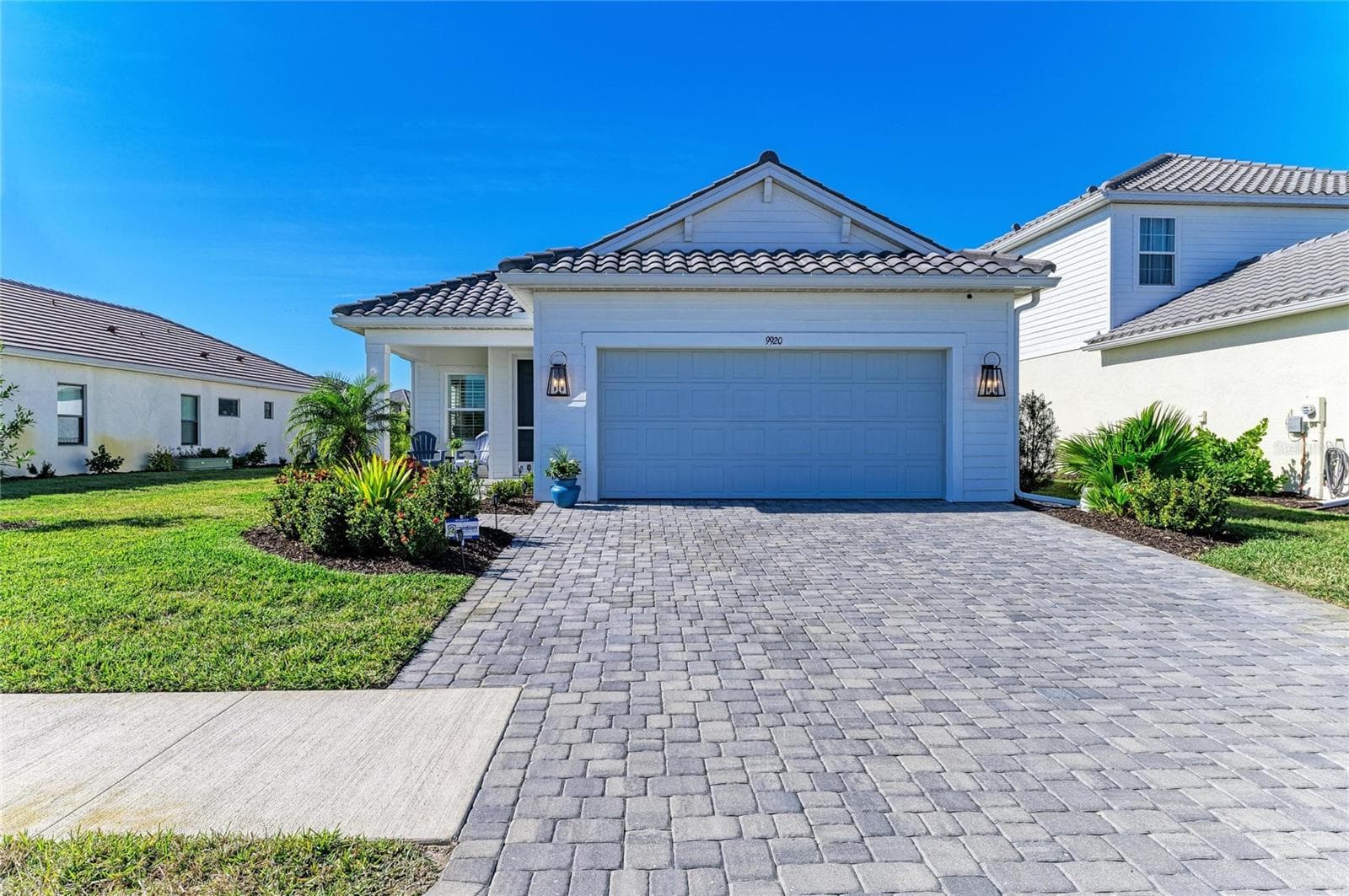 Single Family Residence at 9920 CRYSTAL ISLE CIR, SARASOTA, photo 7 of 92