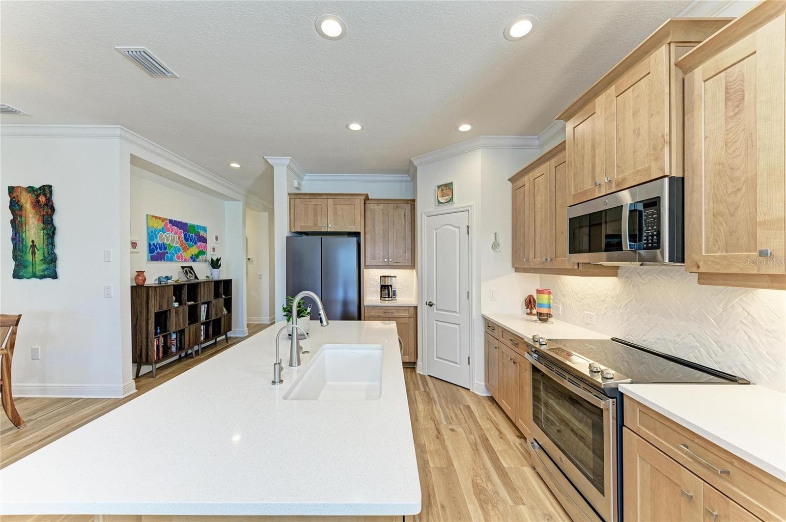 Single Family Residence at 9920 CRYSTAL ISLE CIR, SARASOTA, photo 17 of 92