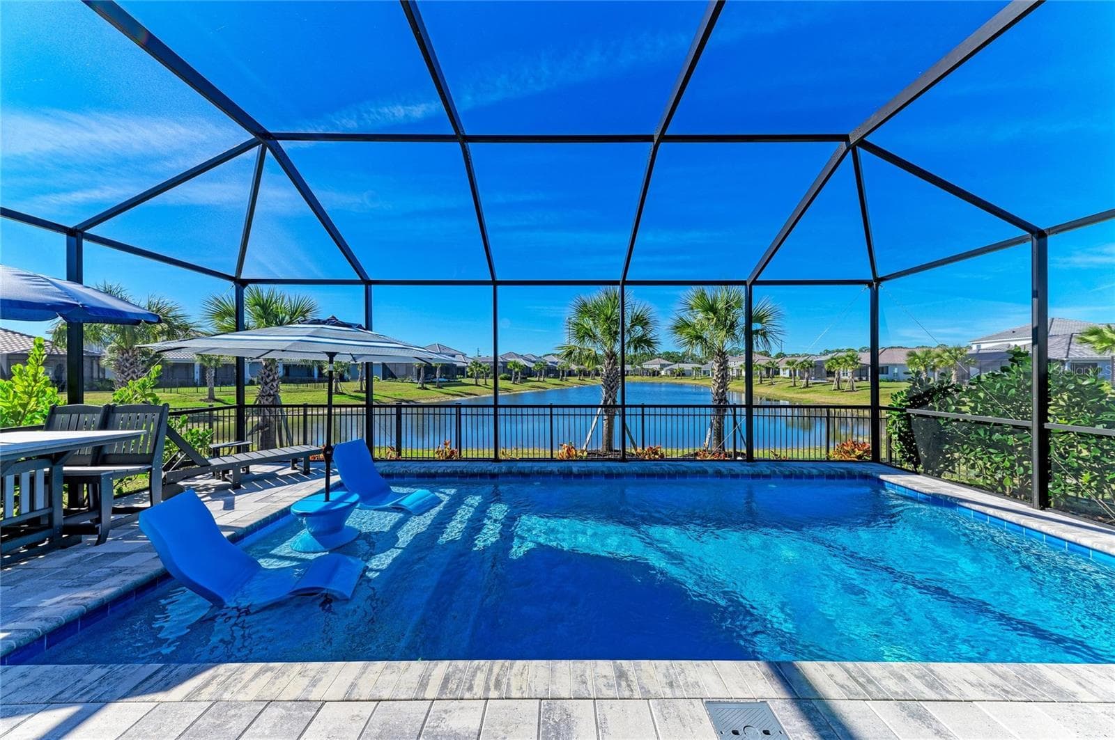 Single Family Residence at 9920 CRYSTAL ISLE CIR, SARASOTA, photo 26 of 92