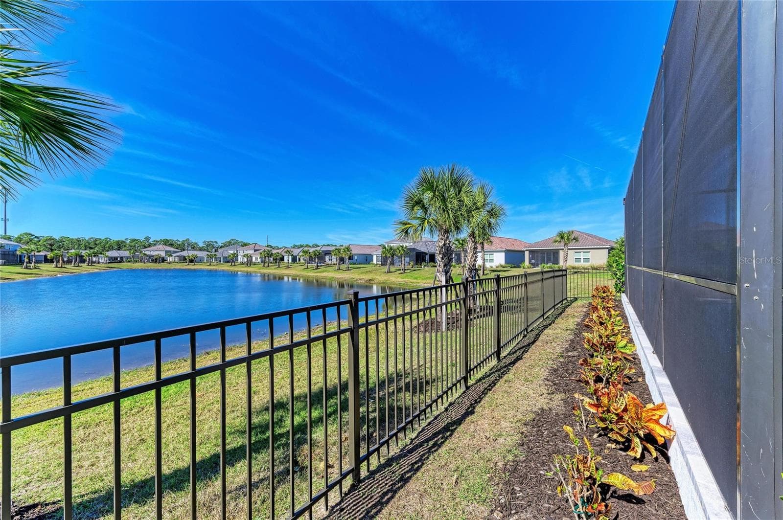 Single Family Residence at 9920 CRYSTAL ISLE CIR, SARASOTA, photo 33 of 92