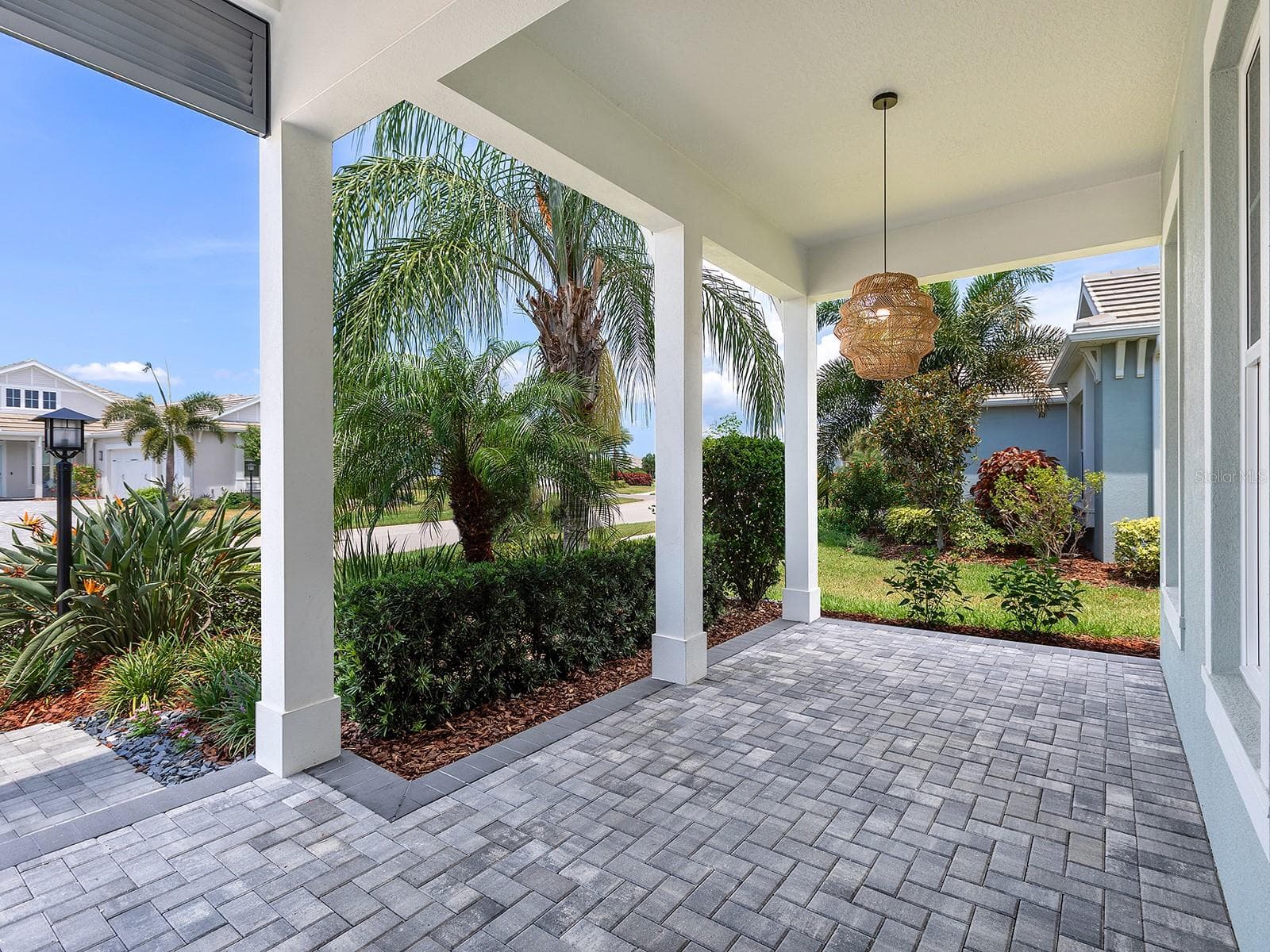 Single Family Residence at 8282 GRANDE SHORES DR, SARASOTA, photo 9 of 87
