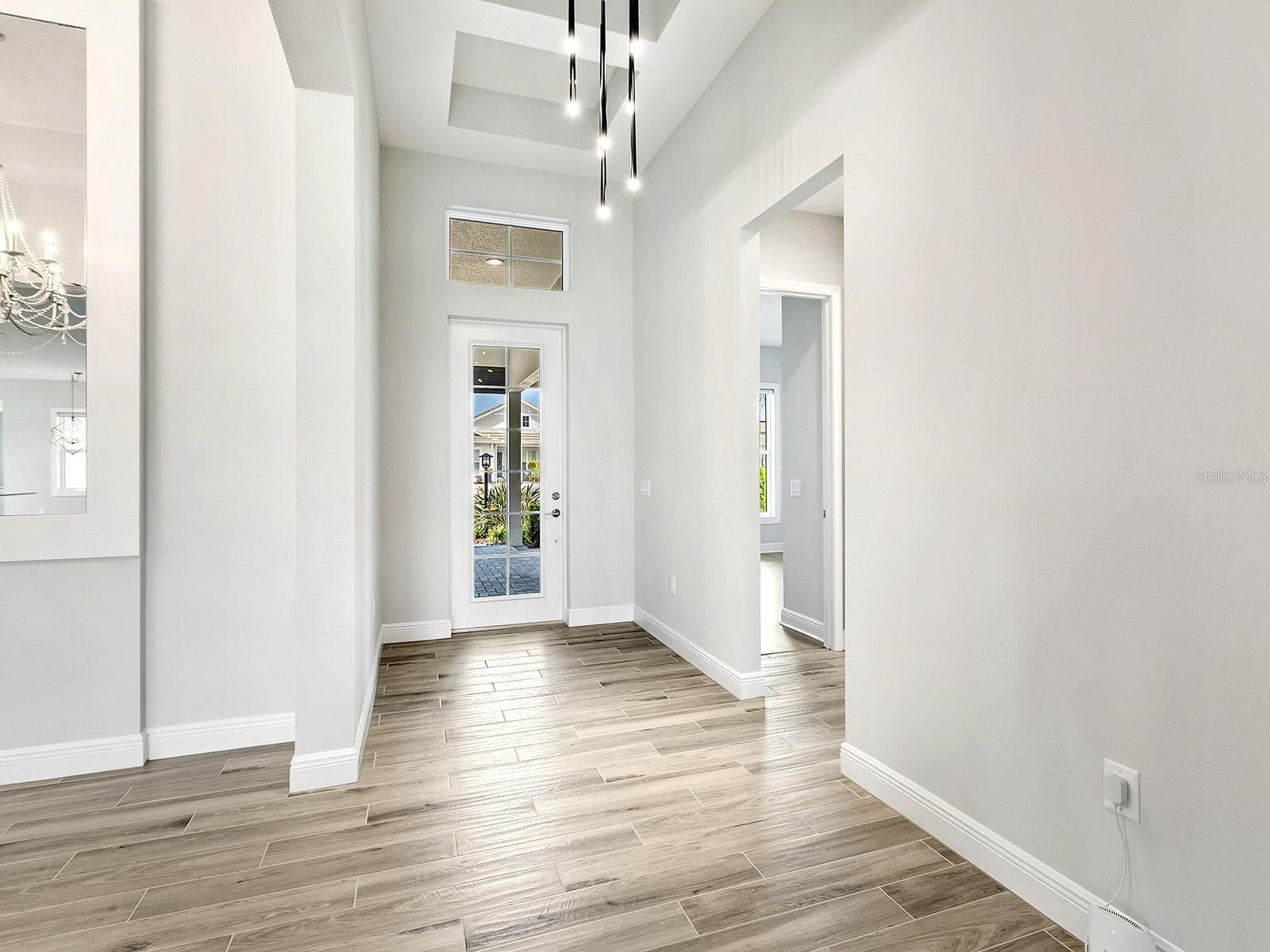 Single Family Residence at 8282 GRANDE SHORES DR, SARASOTA, photo 12 of 87