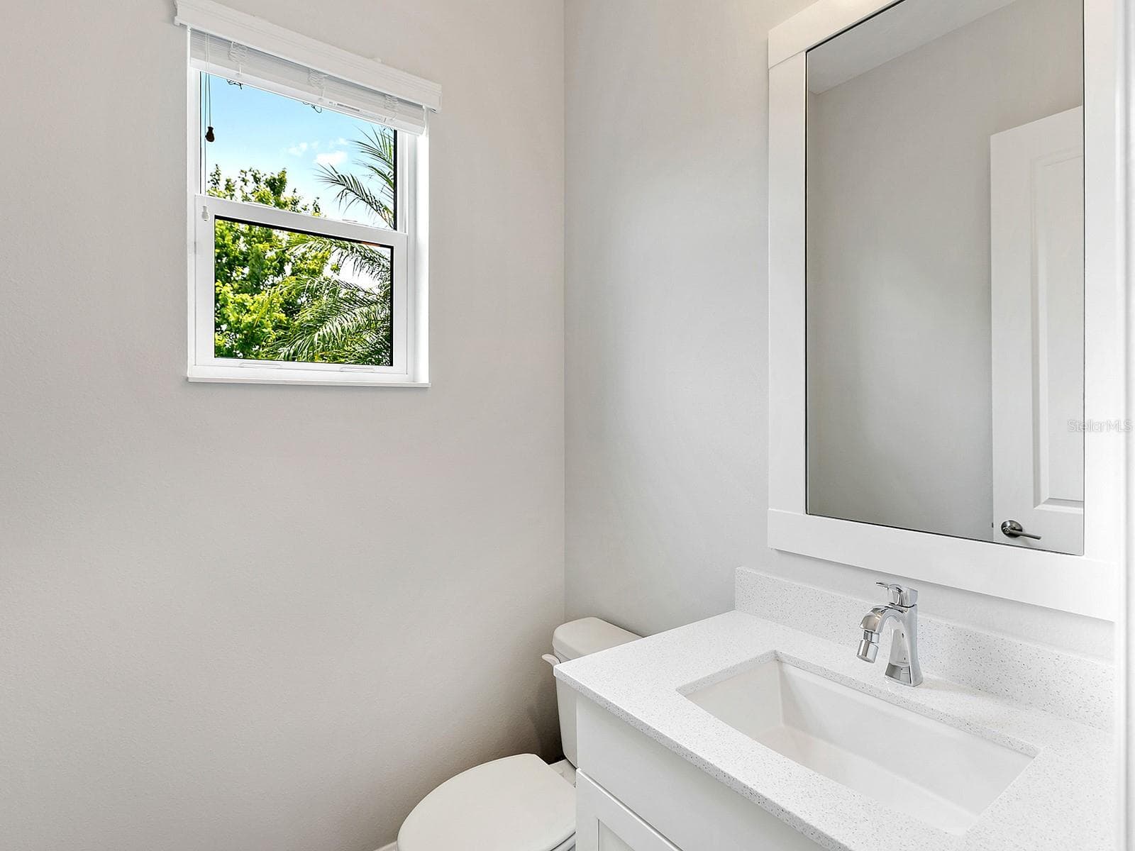 Single Family Residence at 8282 GRANDE SHORES DR, SARASOTA, photo 32 of 87