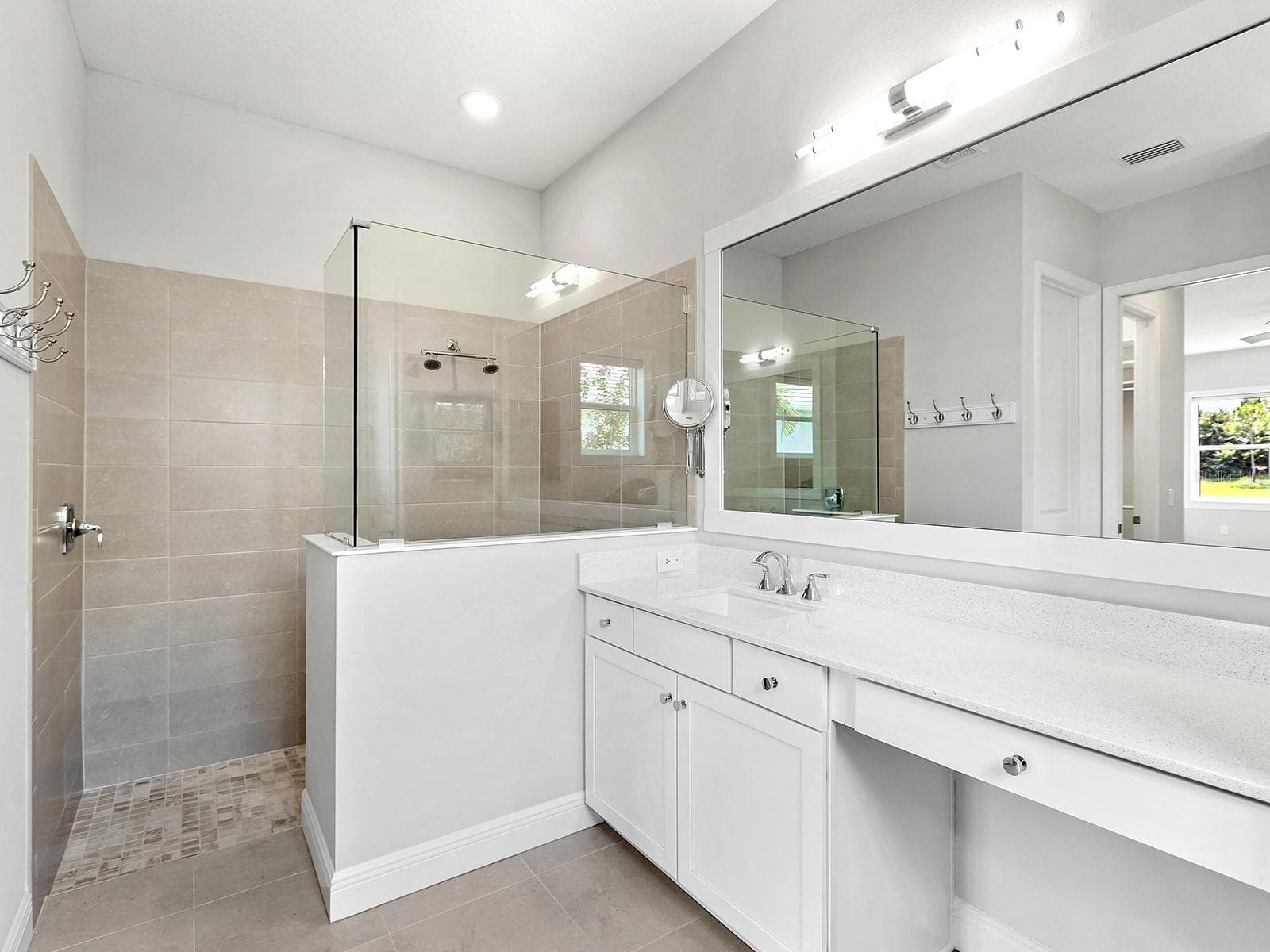 Single Family Residence at 8282 GRANDE SHORES DR, SARASOTA, photo 39 of 87