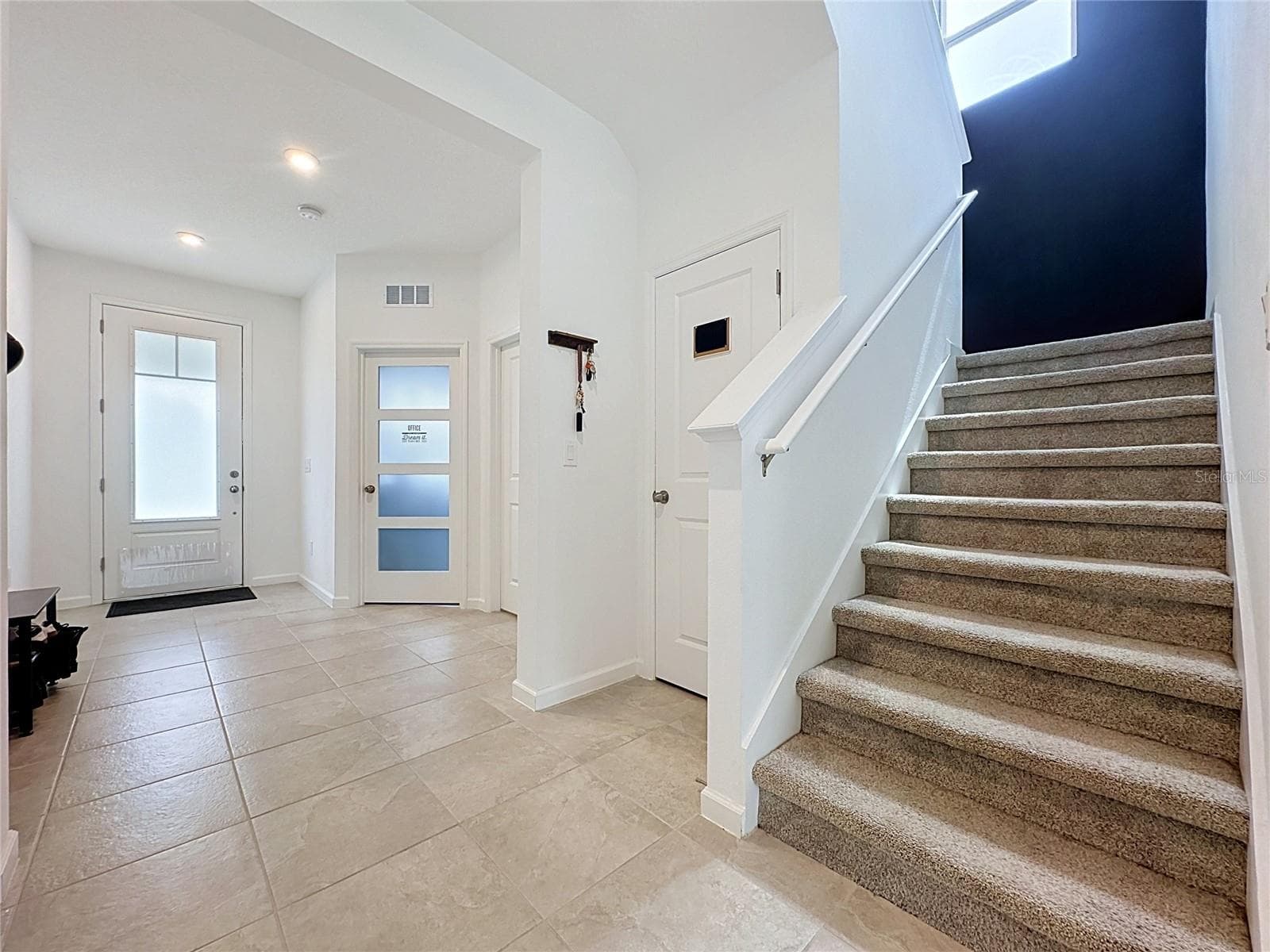 Single Family Residence at 900 HONEY PETAL LN, DELAND, photo 4 of 42