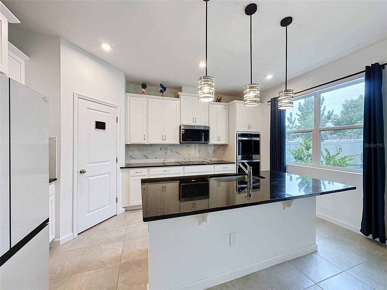 Single Family Residence at 900 HONEY PETAL LN, DELAND, photo 10 of 42