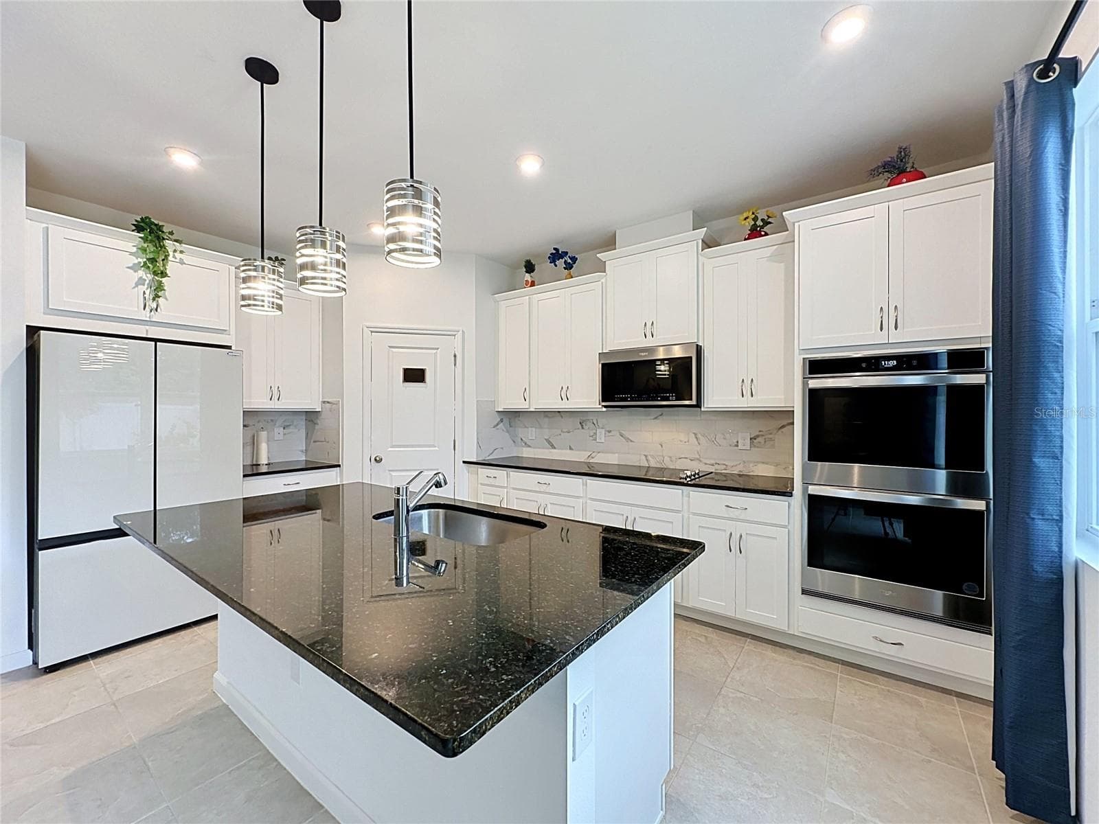 Single Family Residence at 900 HONEY PETAL LN, DELAND, photo 11 of 42