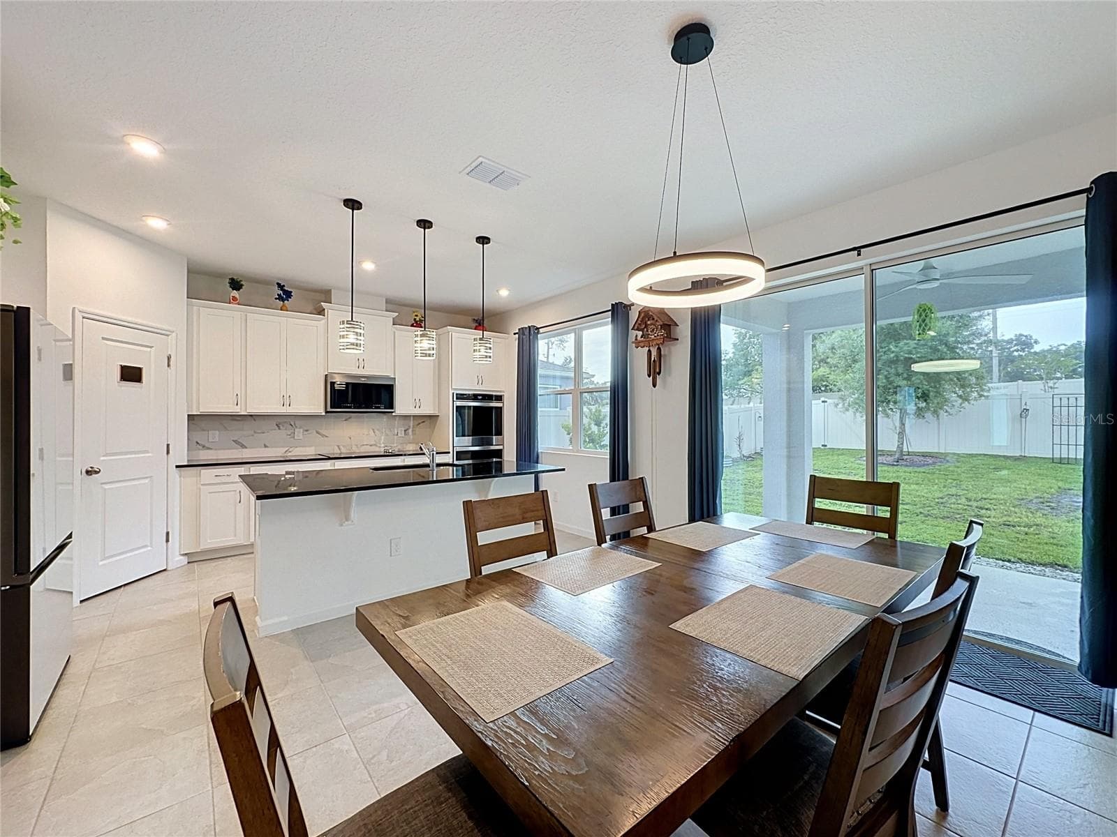 Dinning - 900 HONEY PETAL LN, DELAND