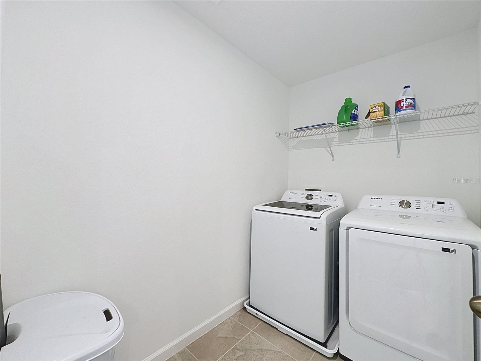 Laundry - 900 HONEY PETAL LN, DELAND