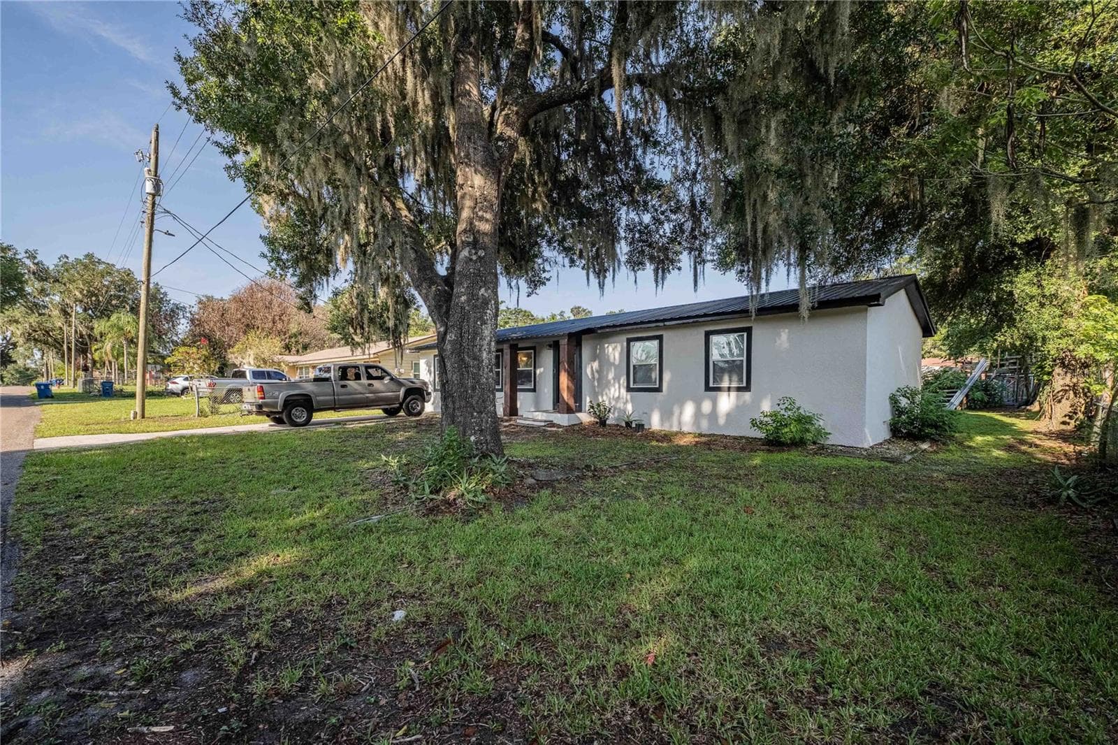 Single Family Residence at 801 N CLERMONT AVE, FORT MEADE, photo 2 of 25
