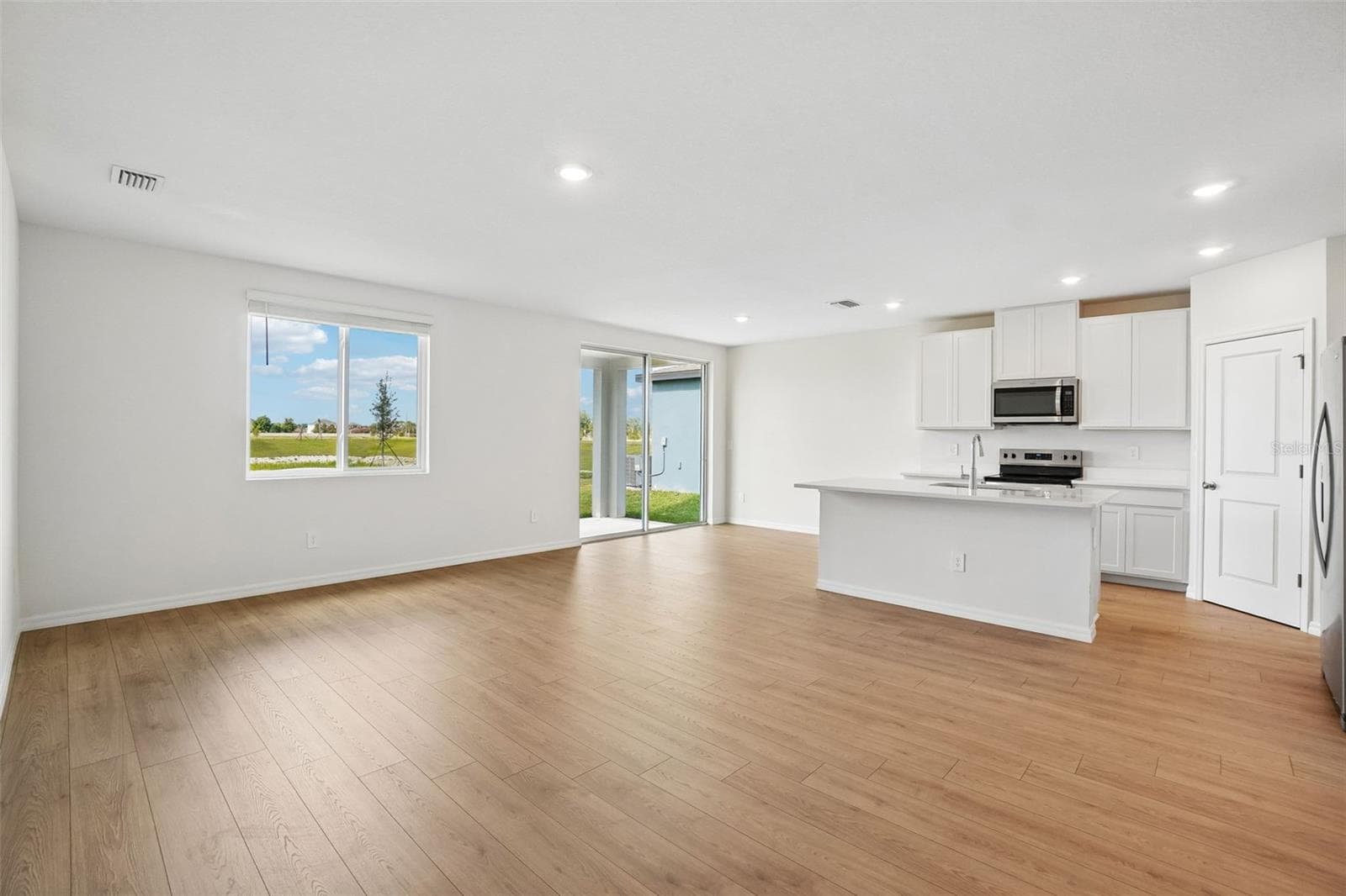 Single Family Residence at 13696 UMBER FOREST ST, HUDSON, photo 9 of 39