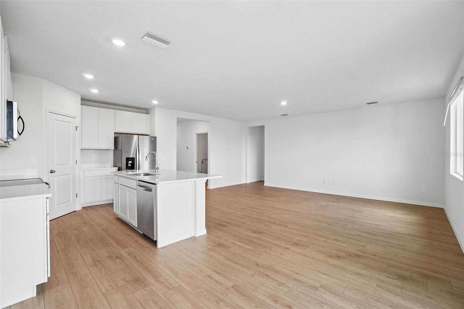 Single Family Residence at 13696 UMBER FOREST ST, HUDSON, photo 12 of 39