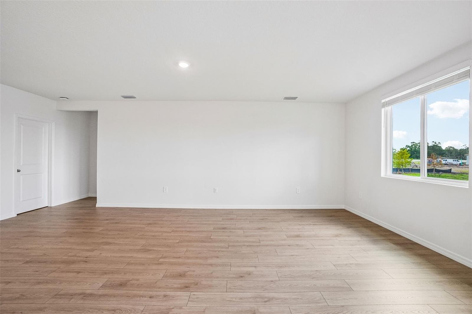 Single Family Residence at 13684 UMBER FOREST ST, HUDSON, photo 7 of 47