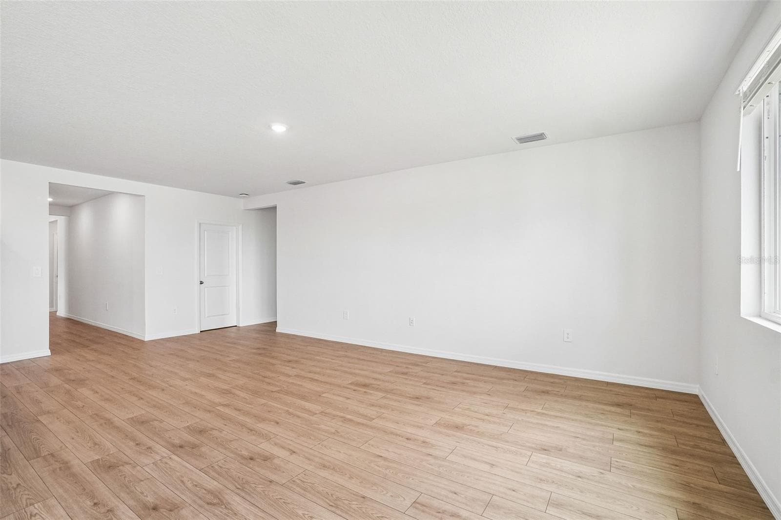 Single Family Residence at 13684 UMBER FOREST ST, HUDSON, photo 8 of 47