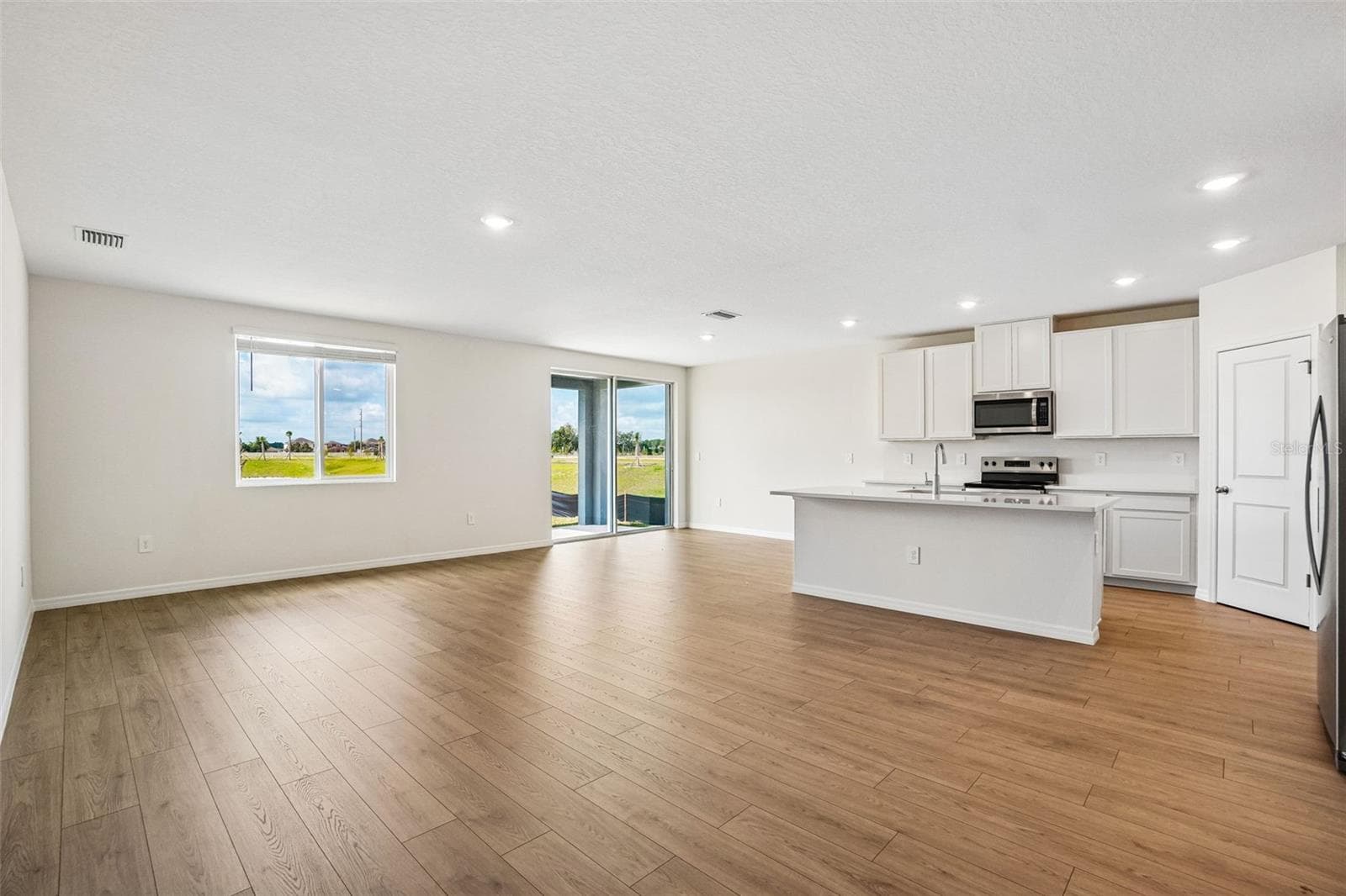 Single Family Residence at 13684 UMBER FOREST ST, HUDSON, photo 10 of 47