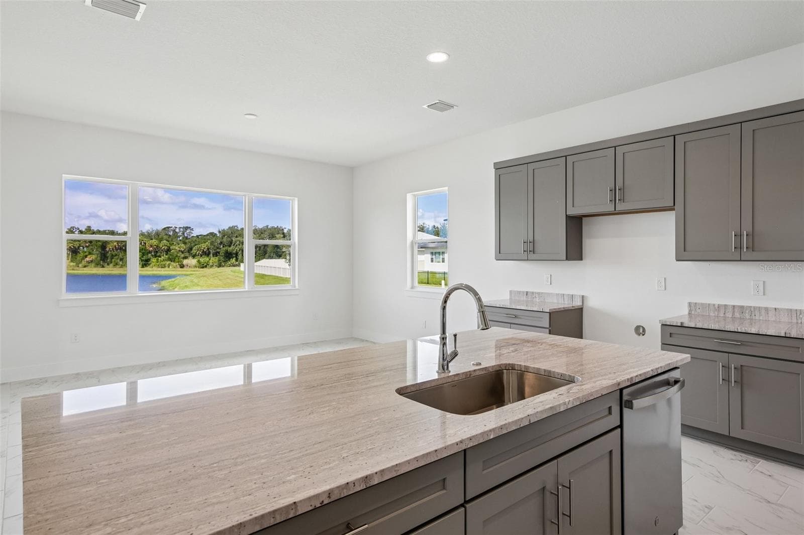Single Family Residence at 8255 GOLDEN BEACH CT, PARRISH, photo 12 of 39