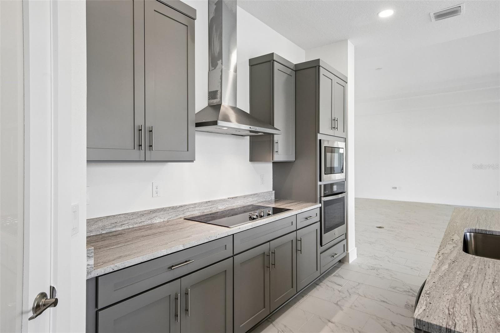 Single Family Residence at 8255 GOLDEN BEACH CT, PARRISH, photo 14 of 39