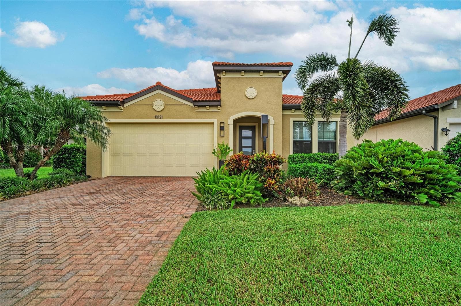 Single Family Residence at 10121 MARBELLA DR, BRADENTON, photo 9 of 99
