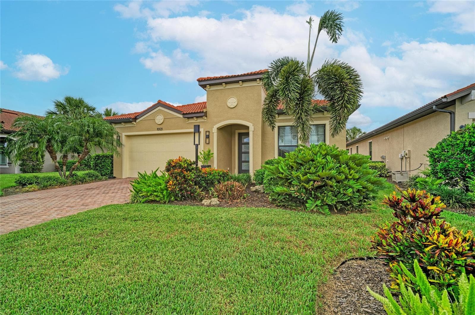 10121 MARBELLA DR