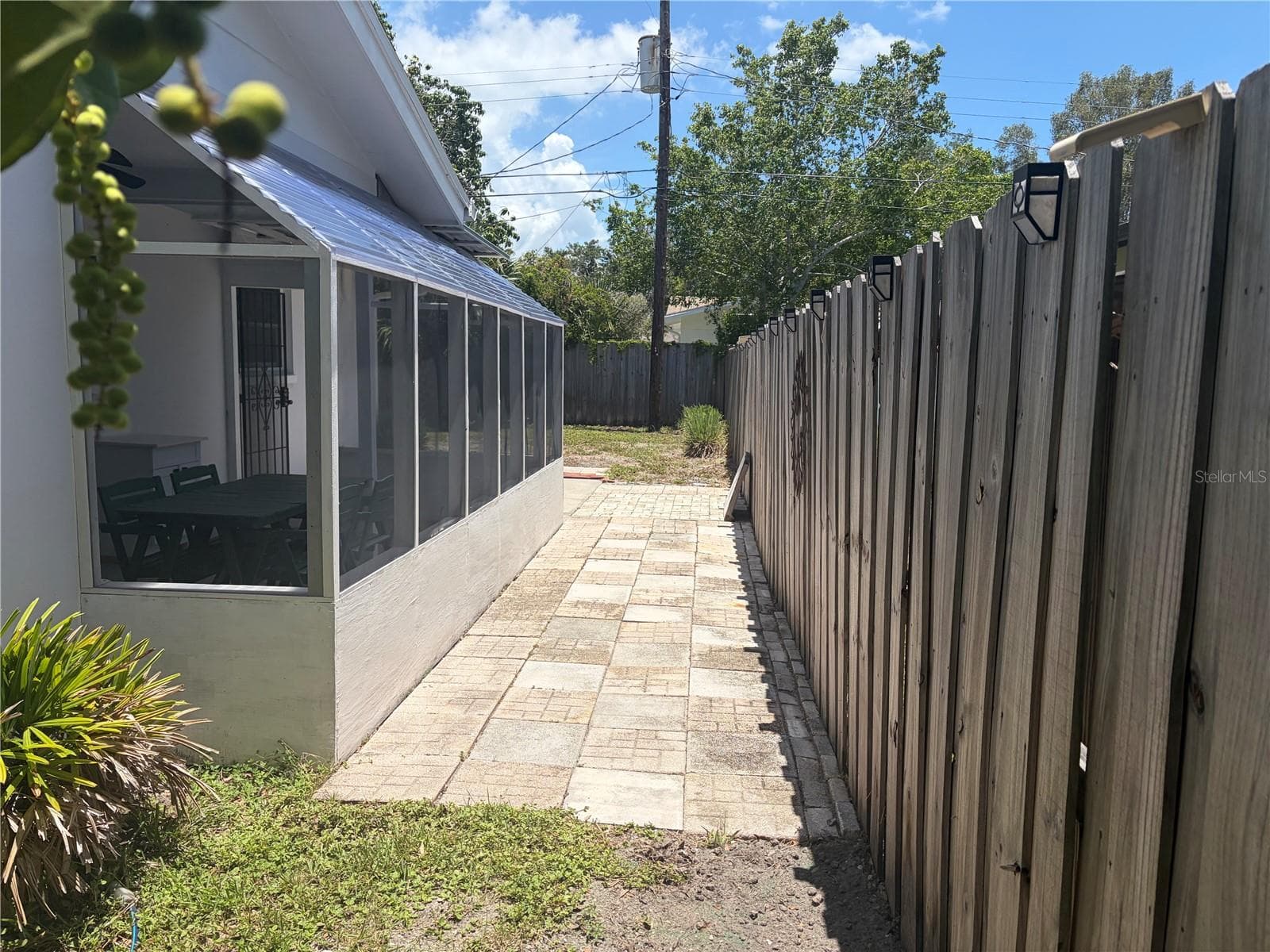 Side yard - 5619 DENVER ST NE, ST PETERSBURG