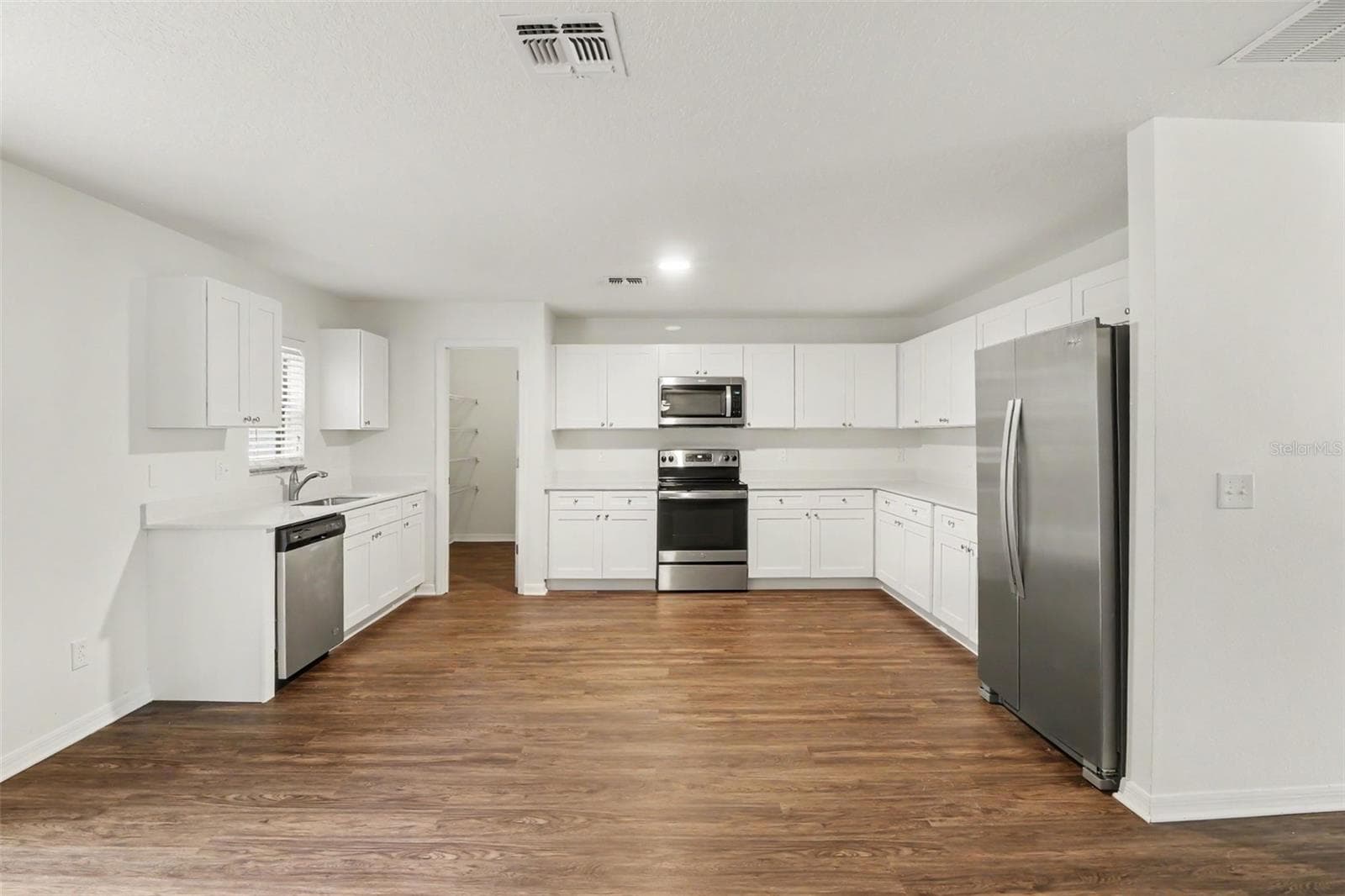 Single Family Residence at 1544 ALGONKIN LOOP, ORLANDO, photo 9 of 29